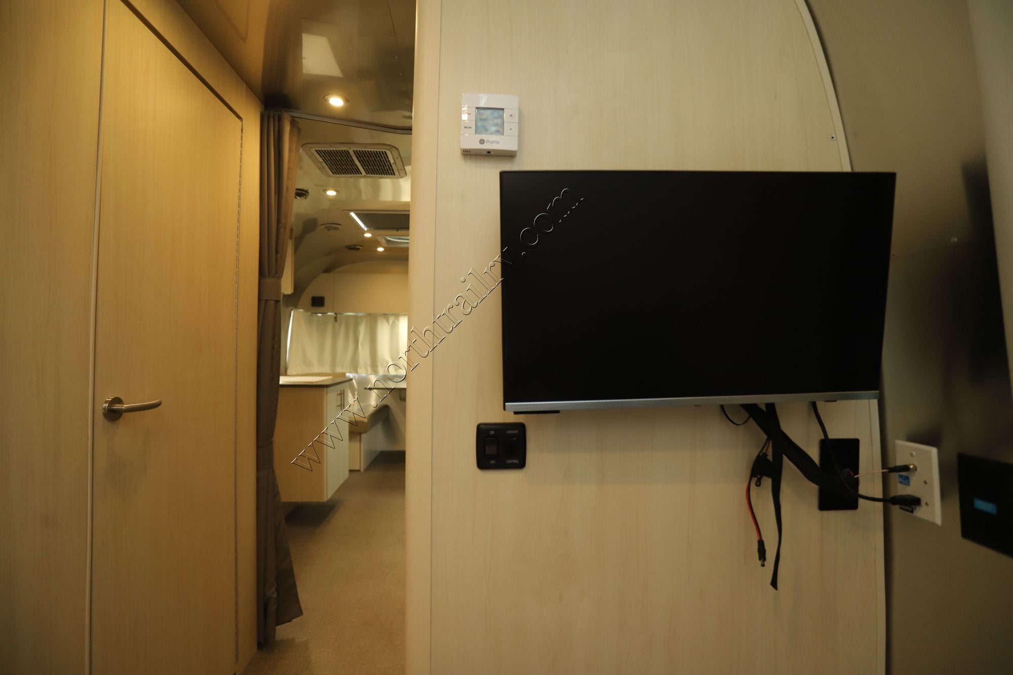 Used 2025 Airstream Flying Cloud 25FB Travel Trailer  For Sale