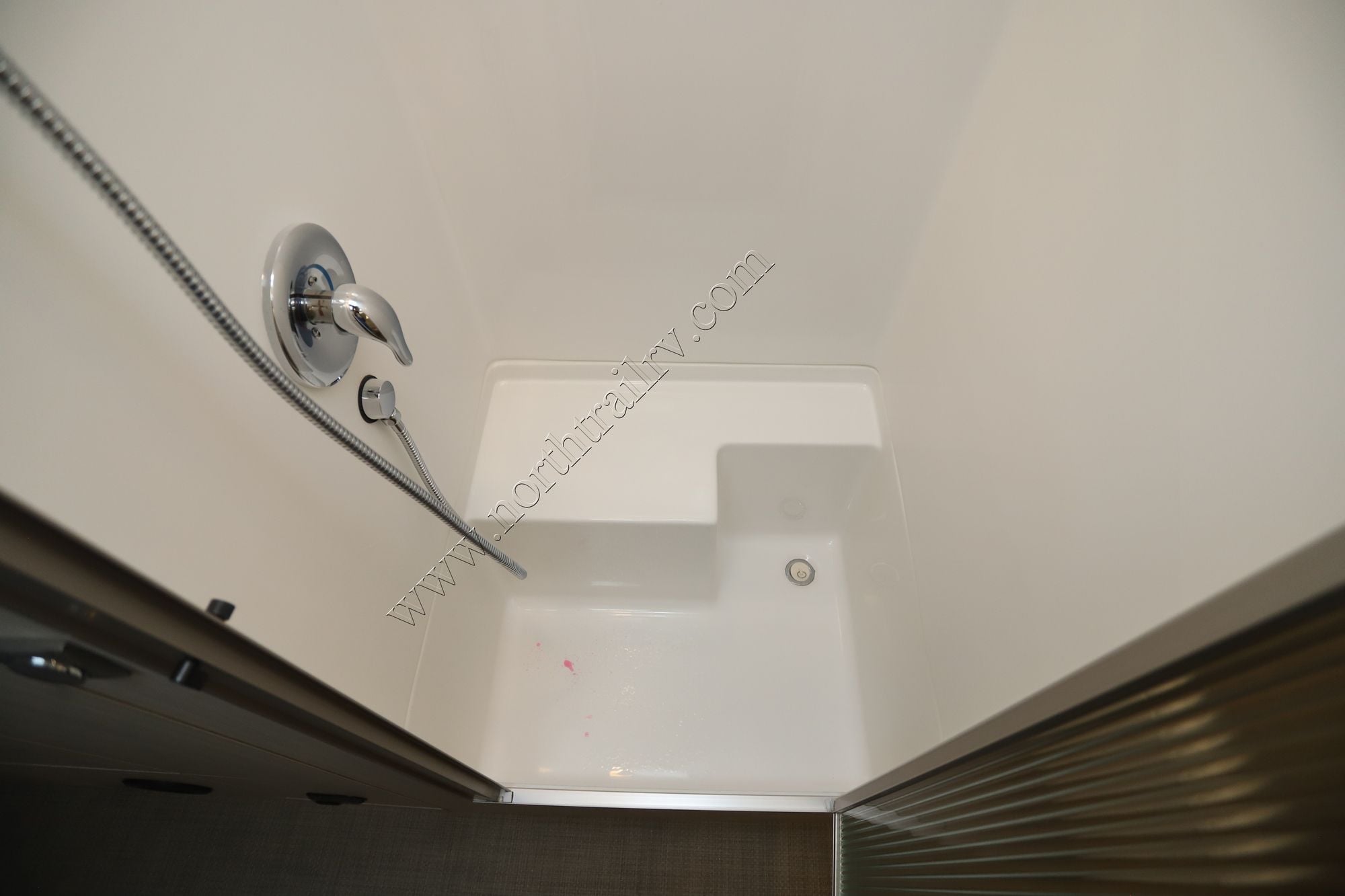 2026 Airstream Globetrotter 27FB Travel Trailer New  For Sale