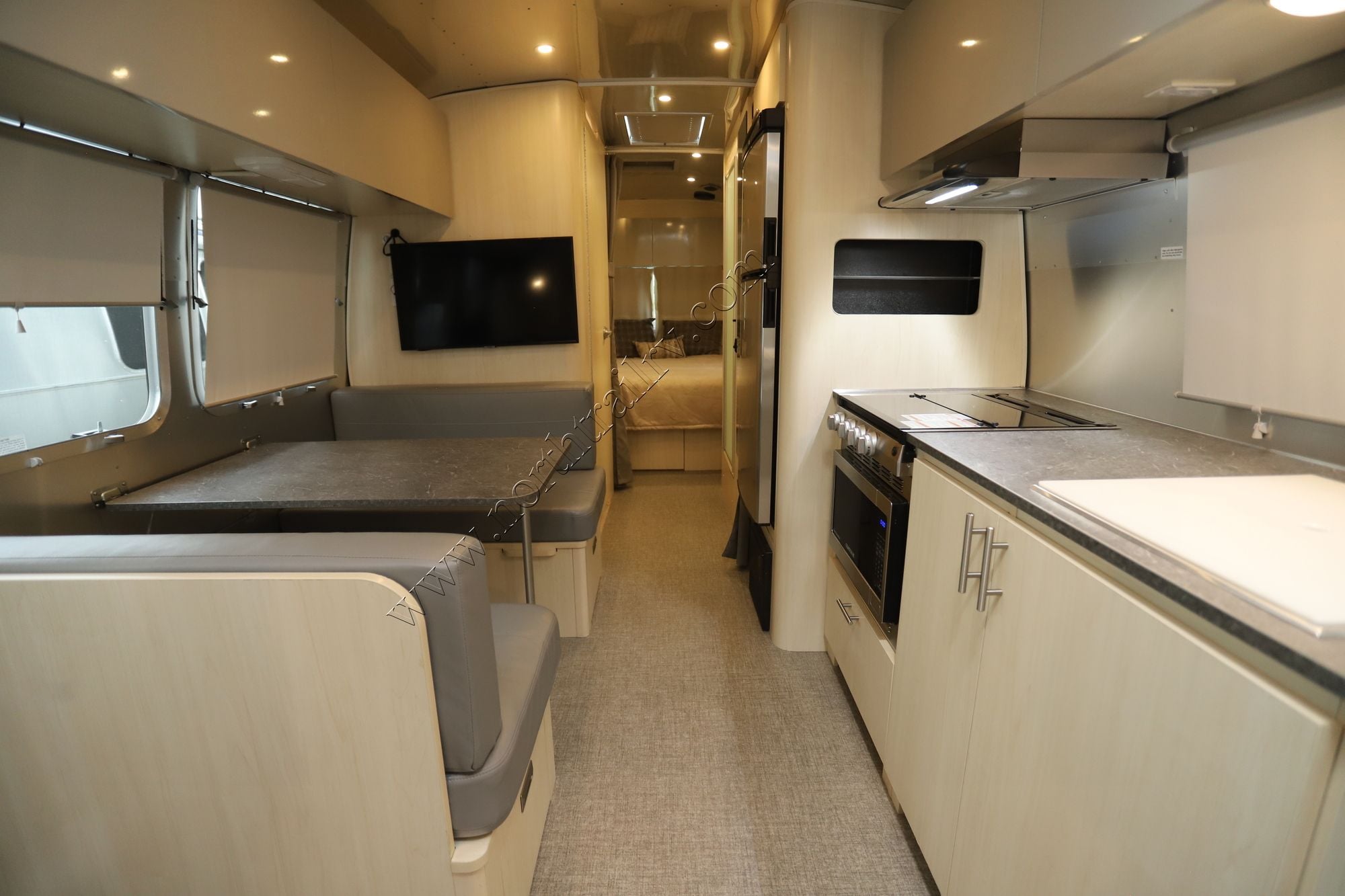 Used 2022 Airstream Flying Cloud 28RB Travel Trailer  For Sale