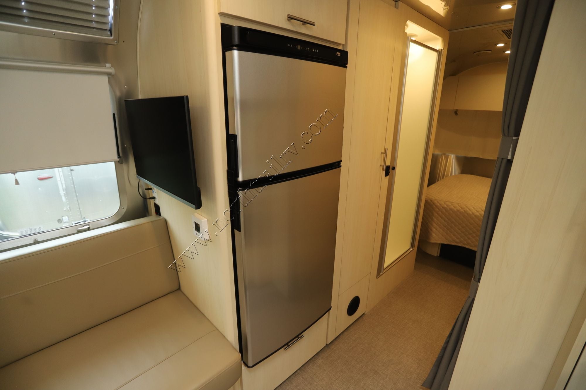 Used 2025 Airstream Flying Cloud 25FB Travel Trailer  For Sale
