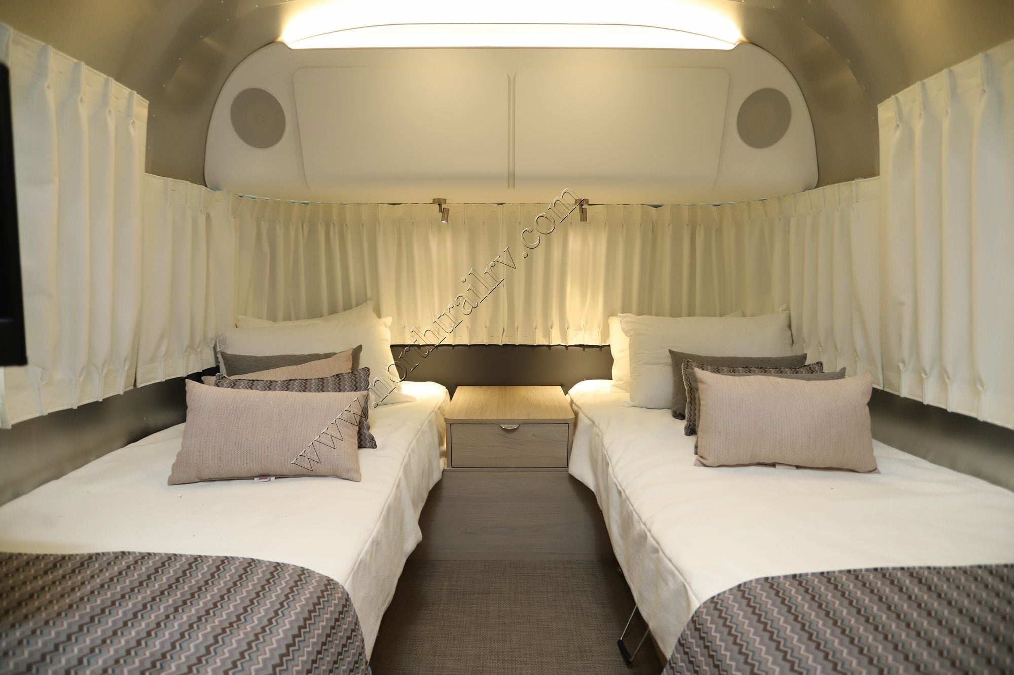 2026 Airstream Globetrotter 27FB Travel Trailer New  For Sale