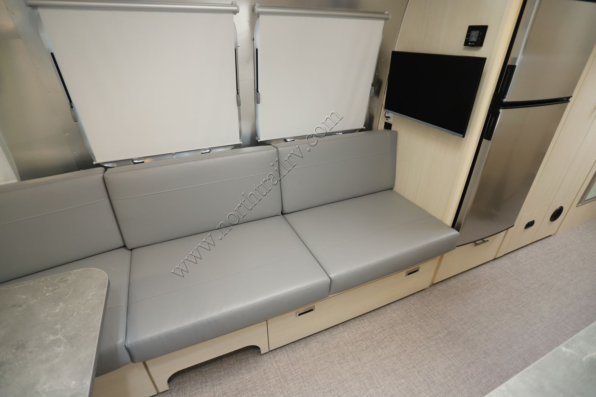 2026 Airstream Flying Cloud 27FB Travel Trailer New  For Sale