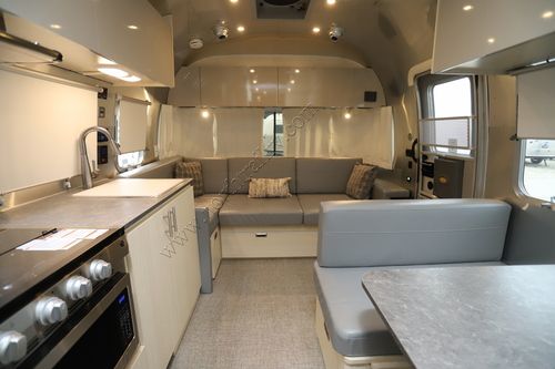 2022 Airstream Flying Cloud 28RB