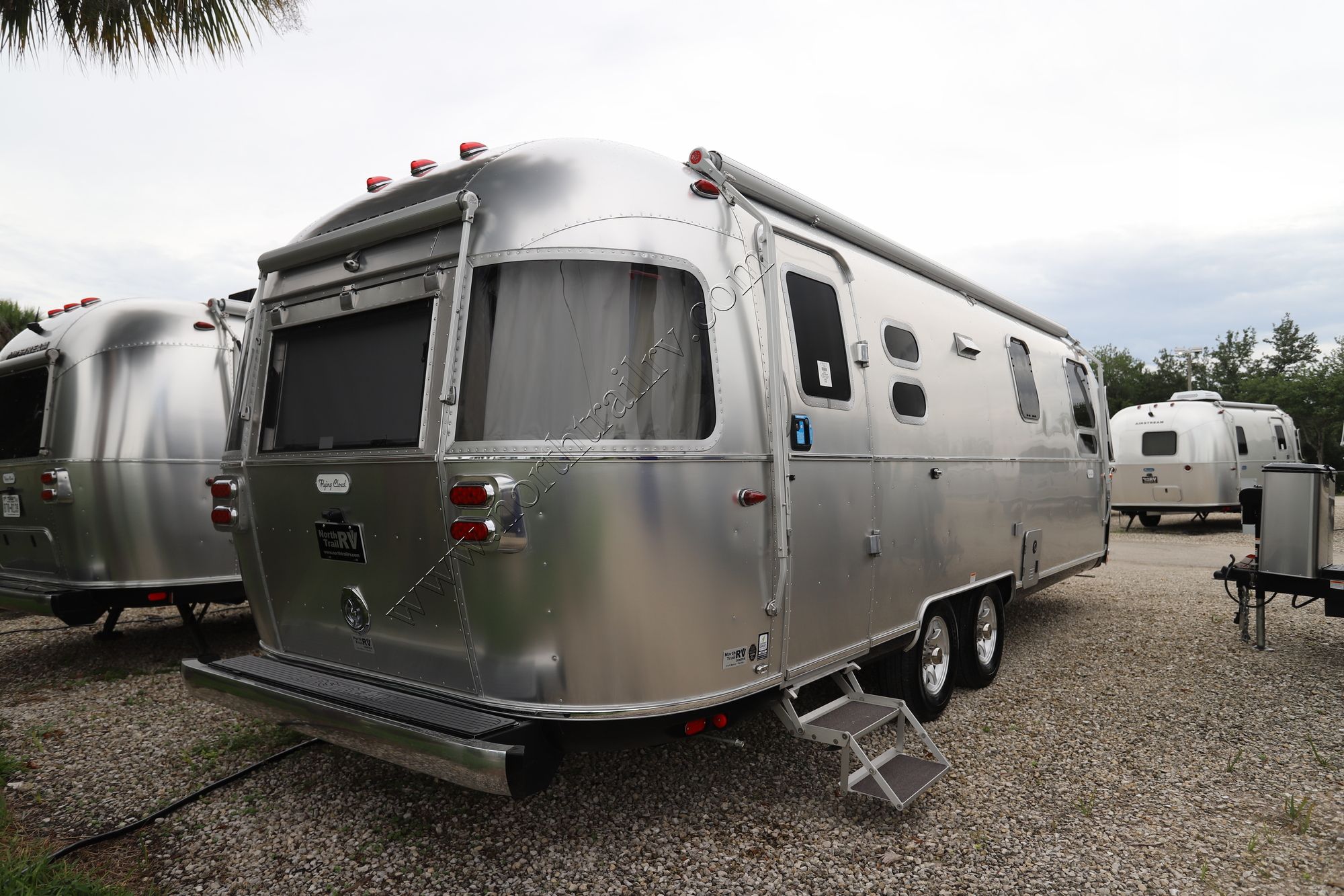 2026 Airstream Flying Cloud 27FB Travel Trailer New  For Sale