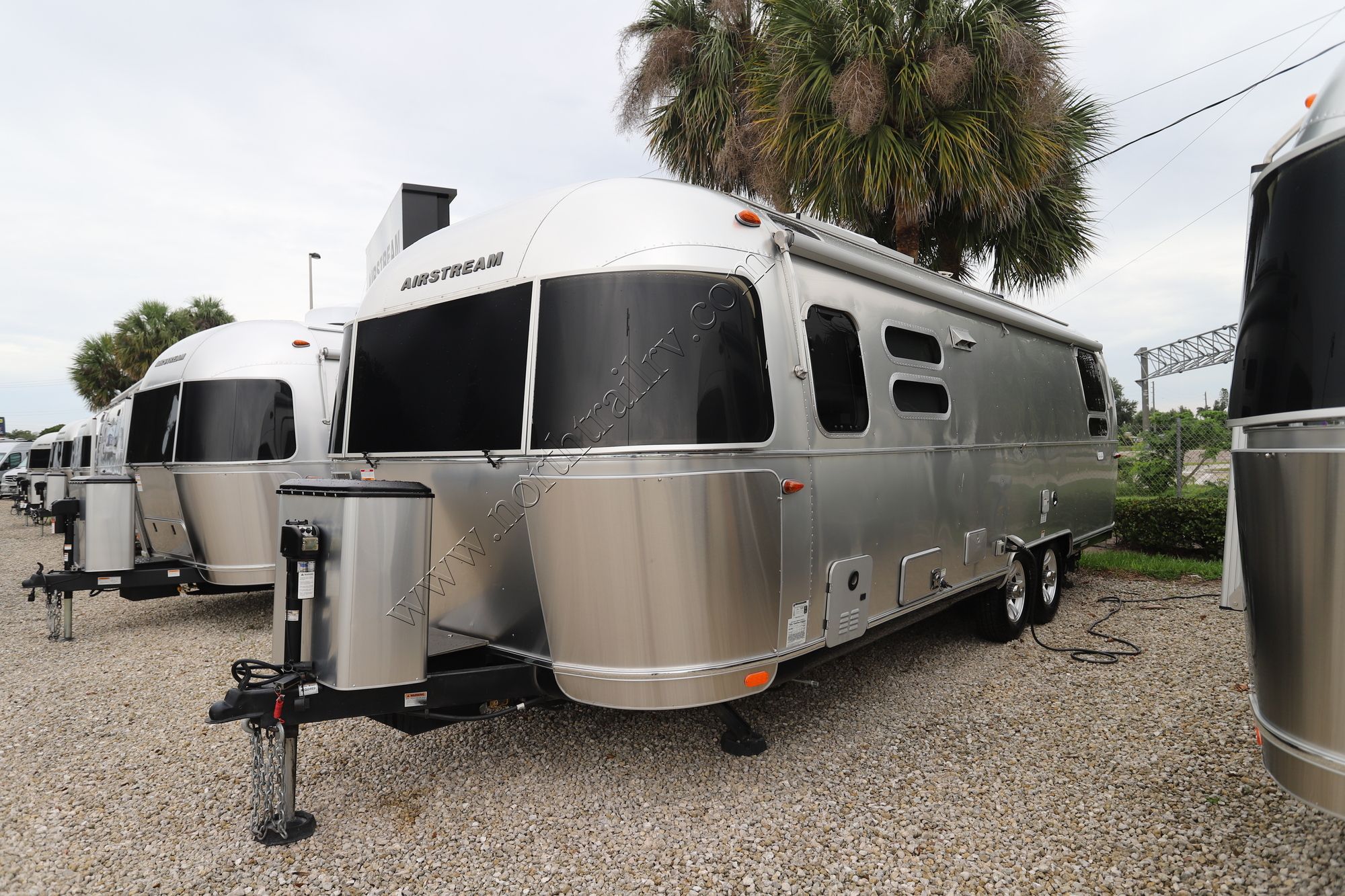 Used 2022 Airstream Flying Cloud 28RB Travel Trailer  For Sale