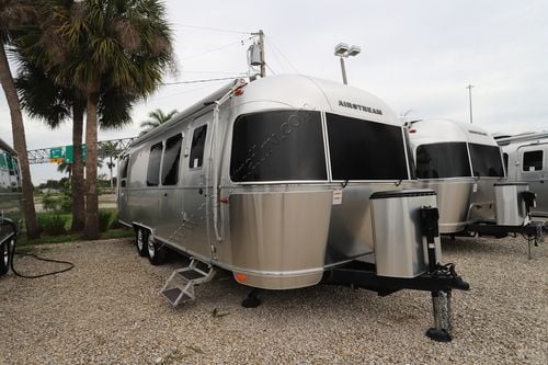 2022 Airstream Flying Cloud 28RB