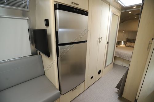 2026 Airstream Flying Cloud 27FB