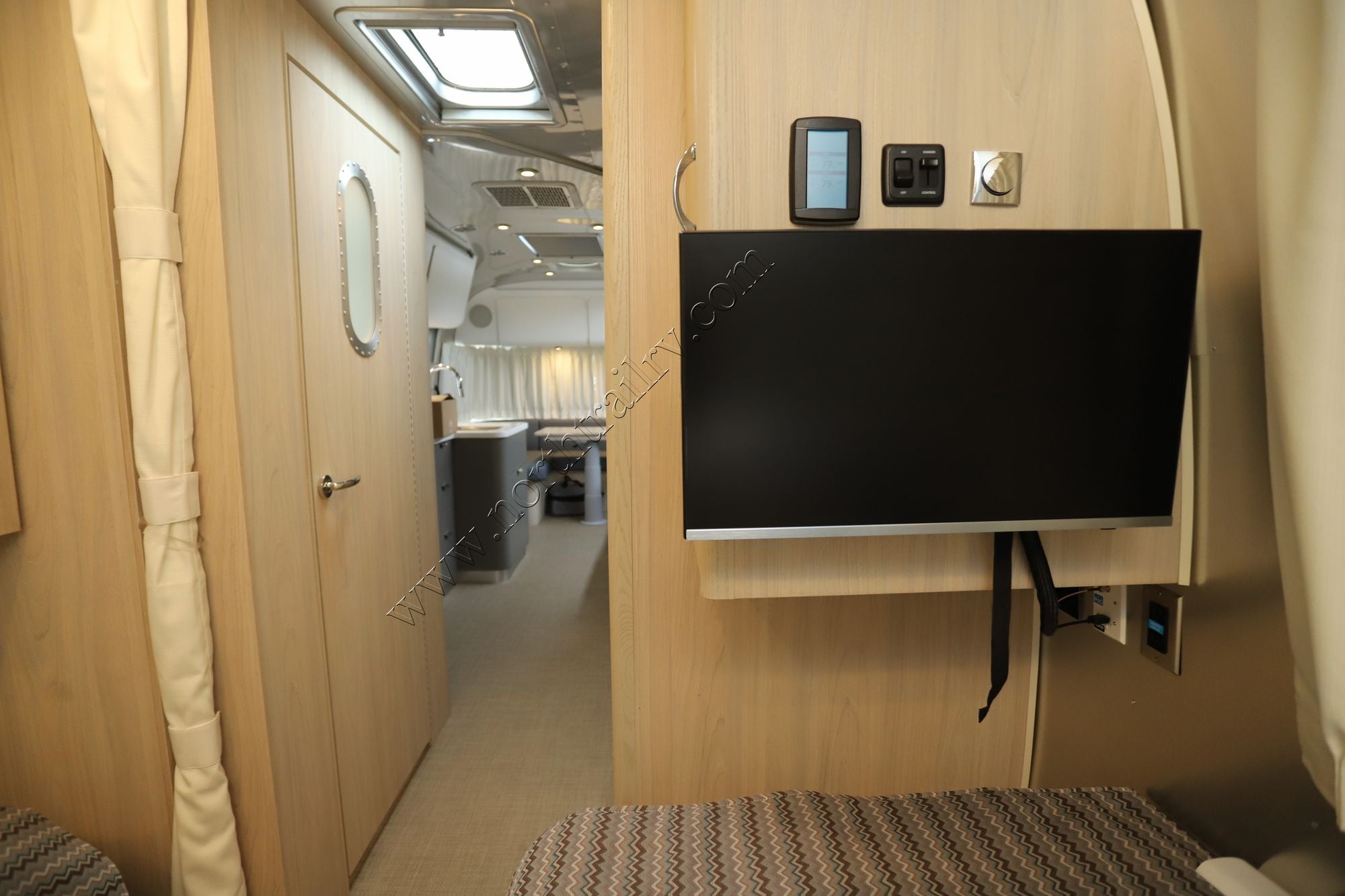 2026 Airstream Globetrotter 27FB Travel Trailer New  For Sale