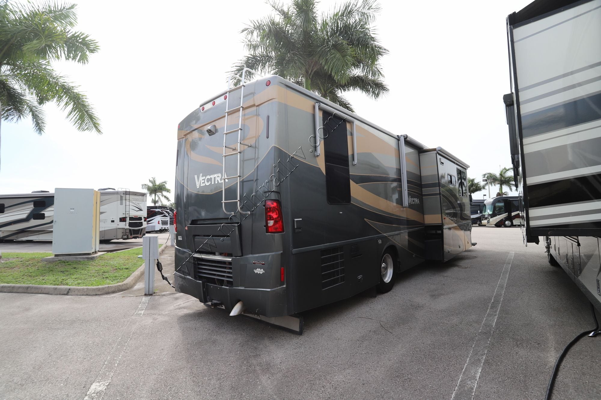 Used 2007 Winnebago Vectra 40KD Class A  For Sale