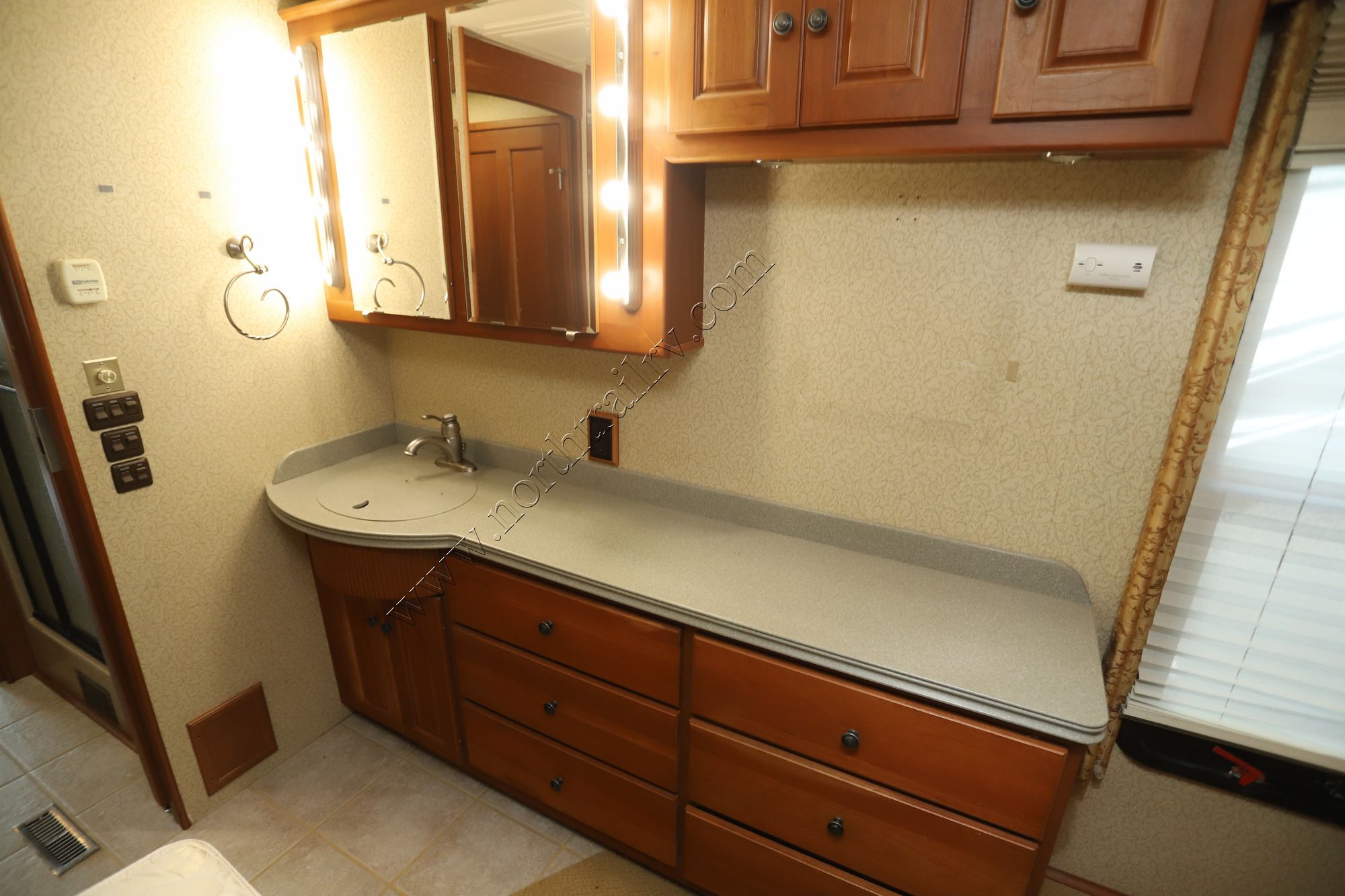 Used 2007 Winnebago Vectra 40KD Class A  For Sale