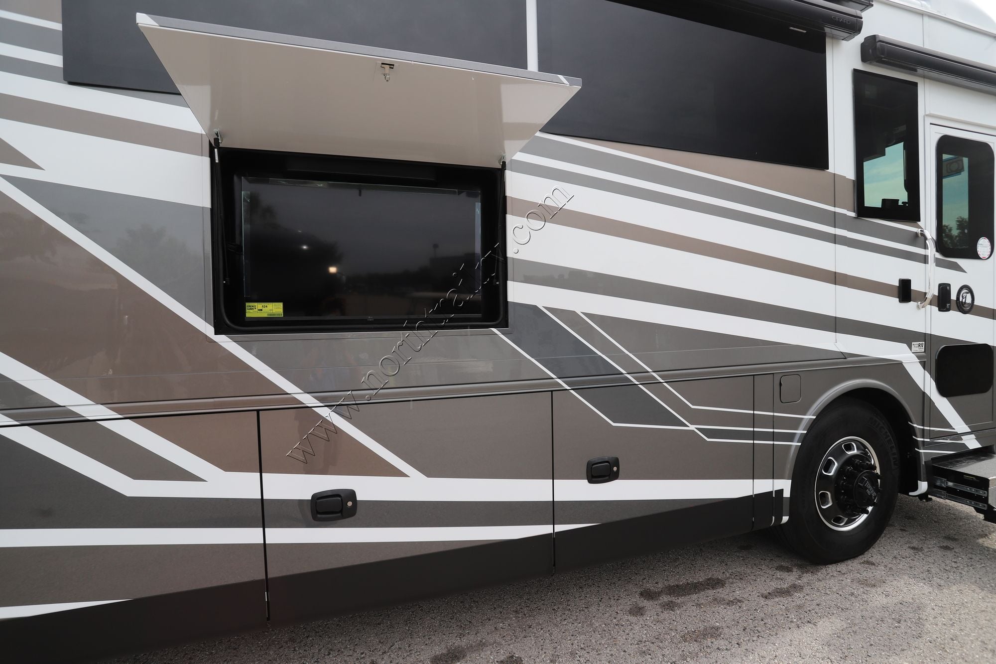New 2026 Tiffin Motor Homes Allegro Bus 45BP Class A  For Sale