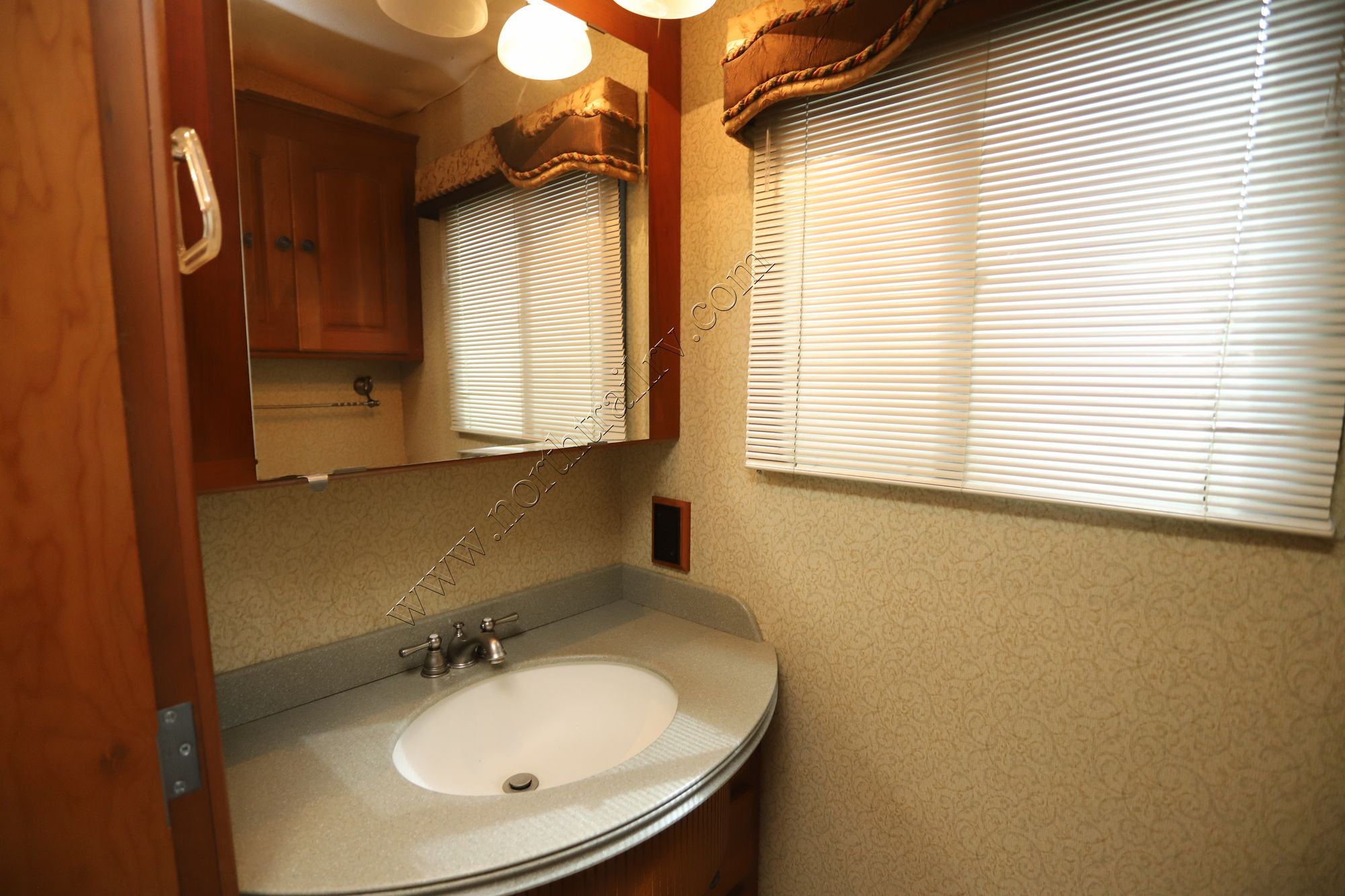 Used 2007 Winnebago Vectra 40KD Class A  For Sale