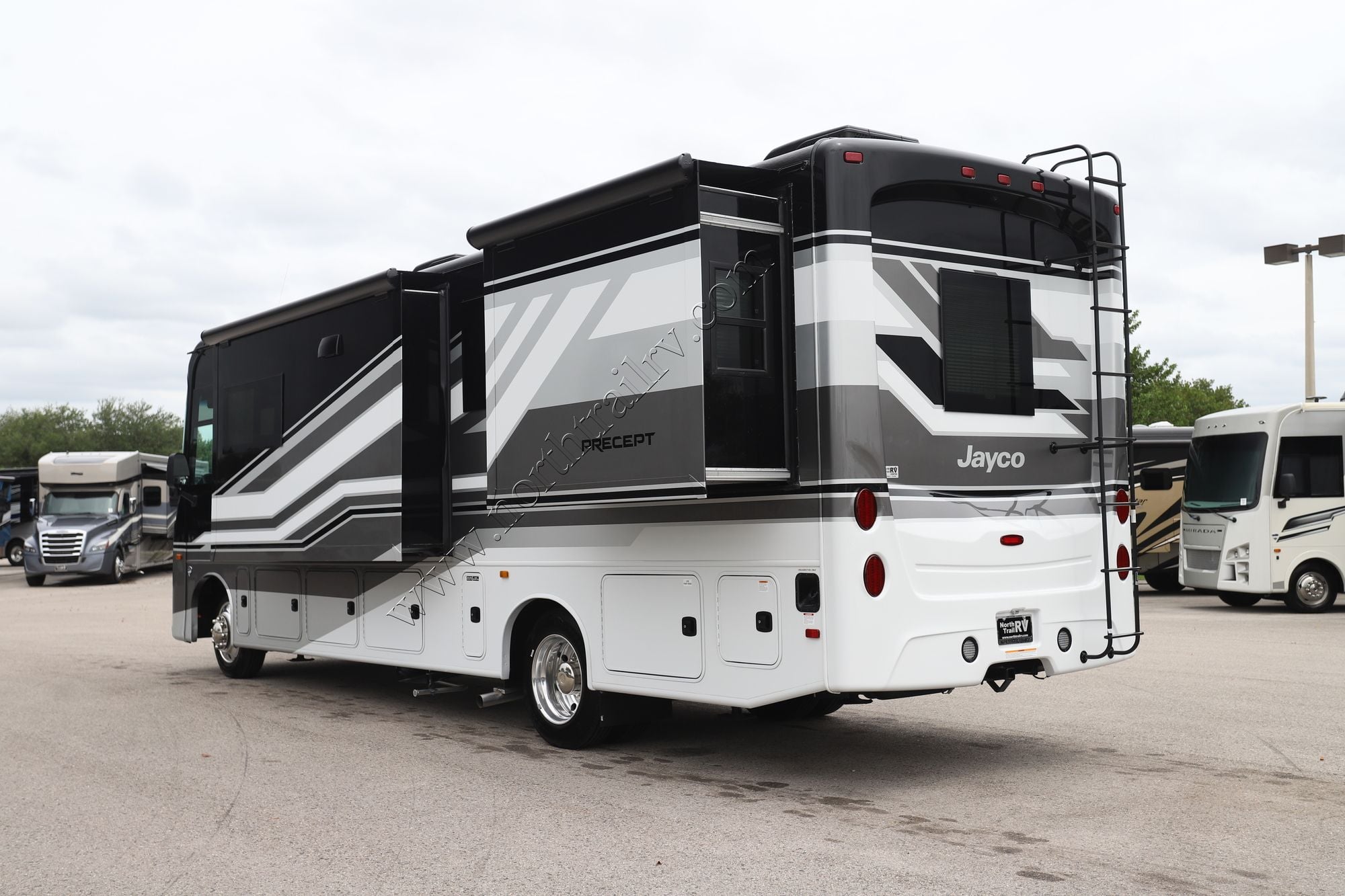 New 2027 Jayco Precept 31UL Class A  For Sale