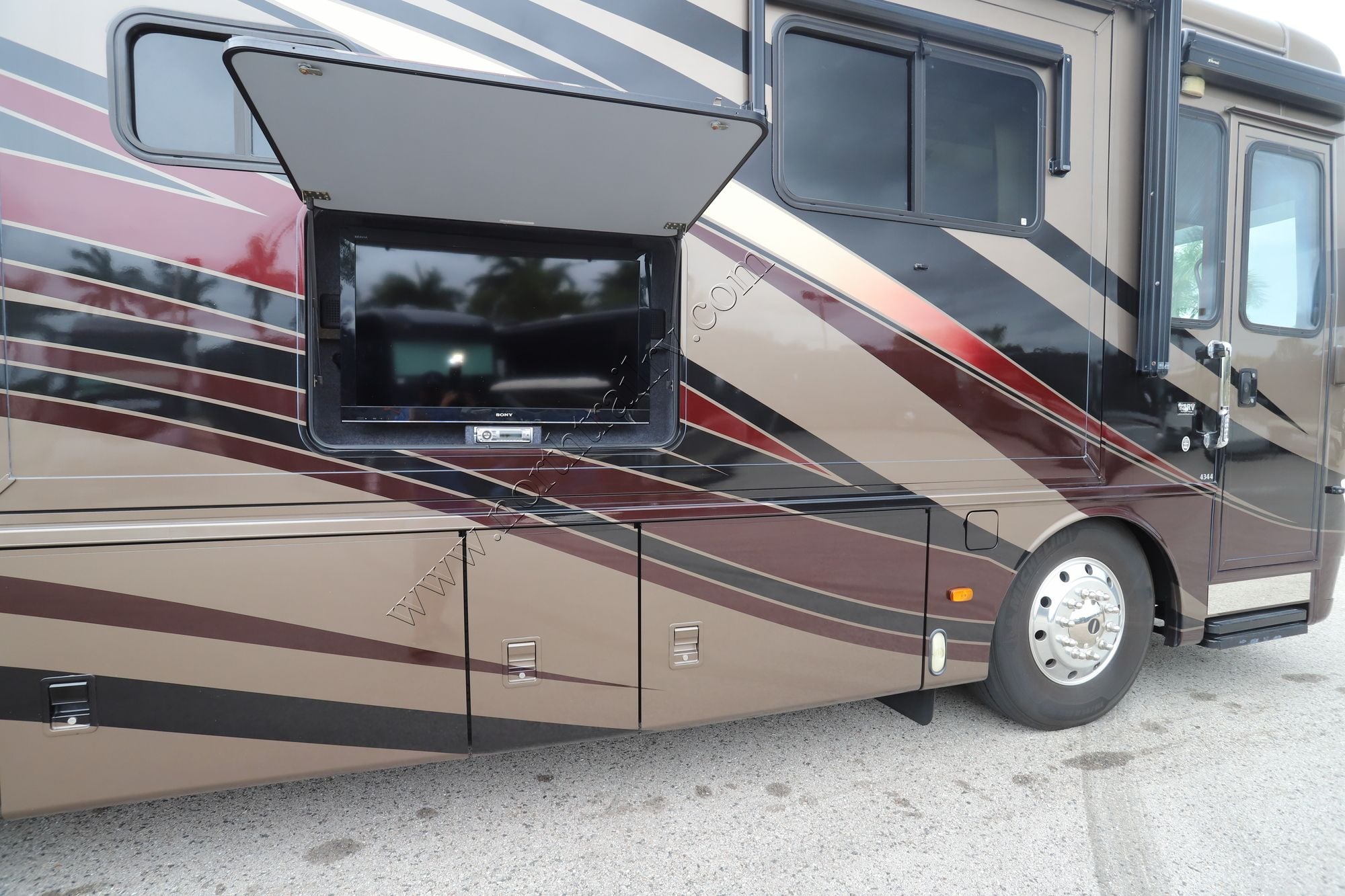 Used 2013 Newmar Dutch Star 4344 Class A  For Sale