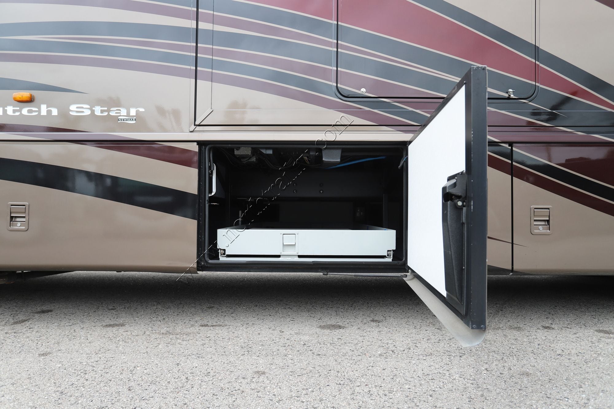 Used 2013 Newmar Dutch Star 4344 Class A  For Sale