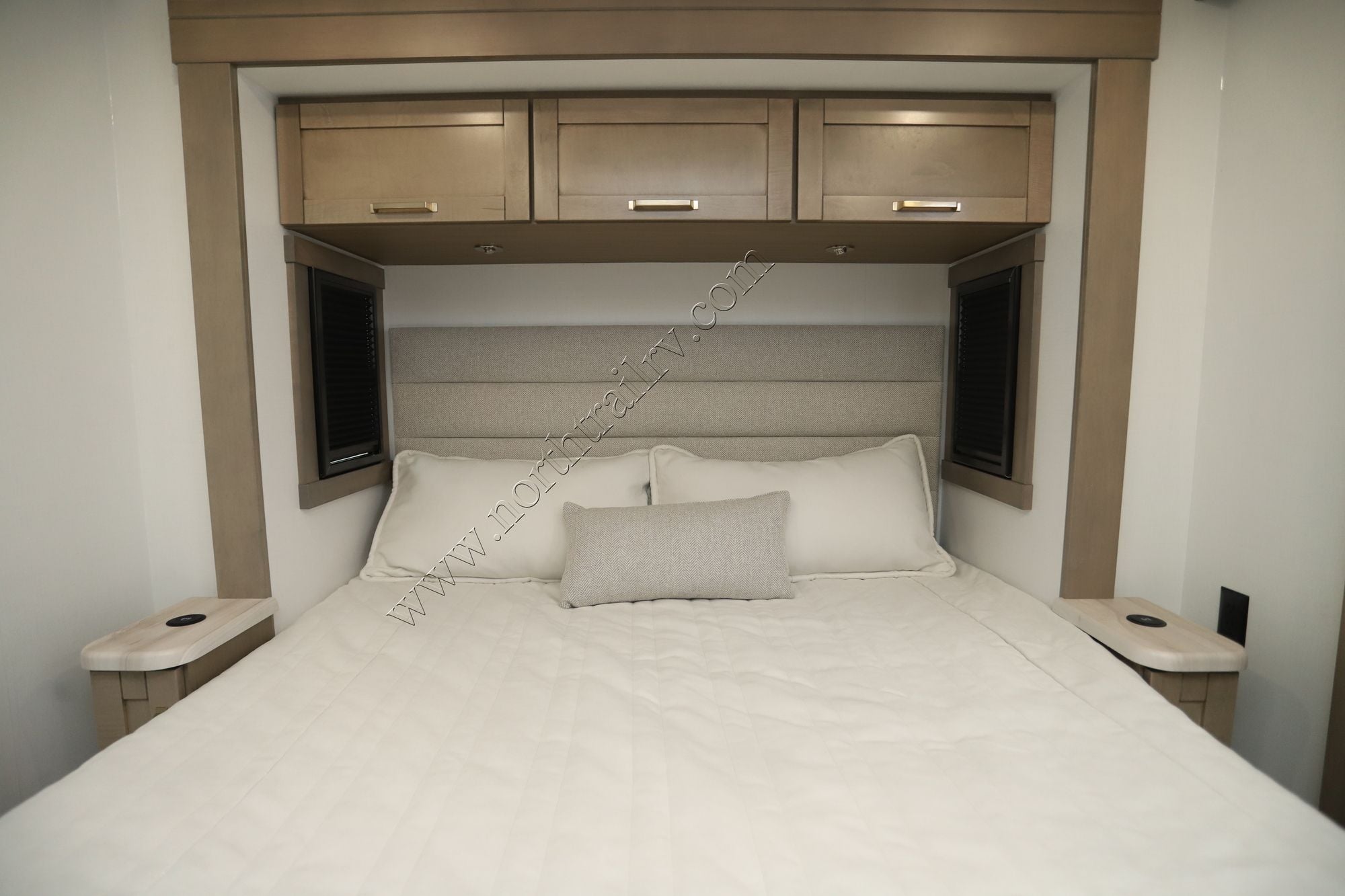 New 2027 Jayco Precept 31UL Class A  For Sale