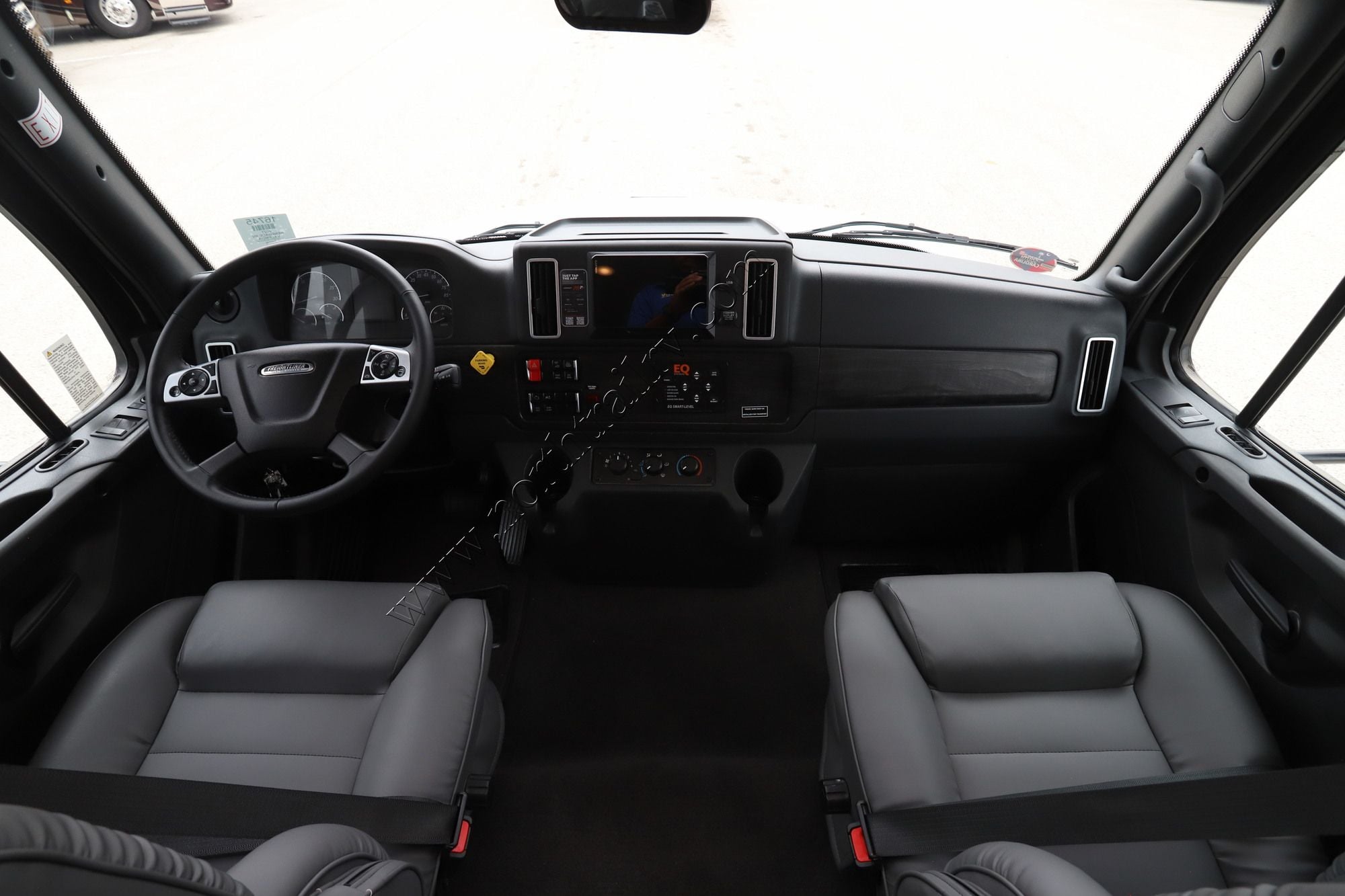 New 2027 Renegade Rv Valencia 39RB Super C  For Sale