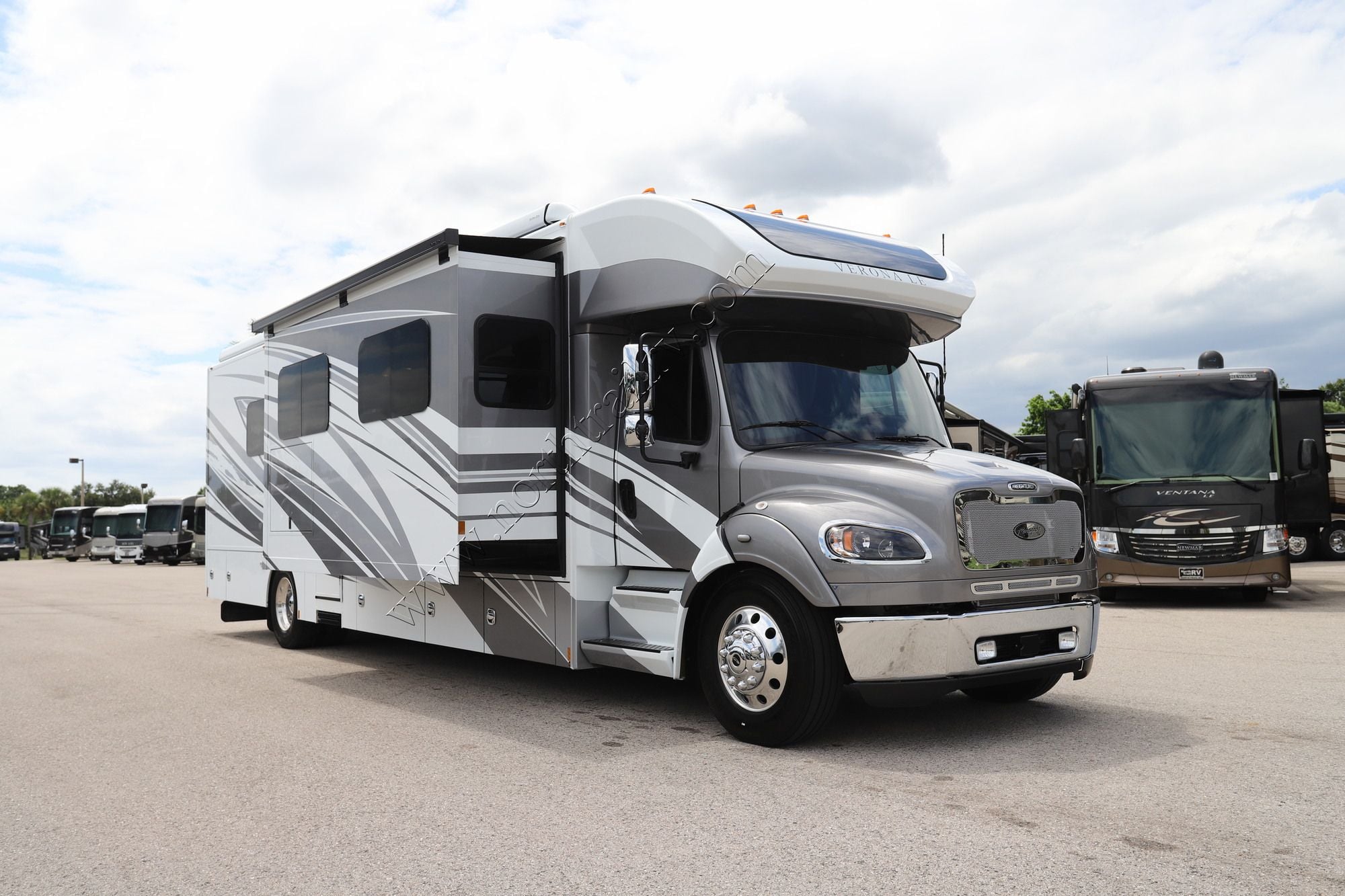 Used 2024 Renegade Rv Verona Le 40LRB Super C  For Sale
