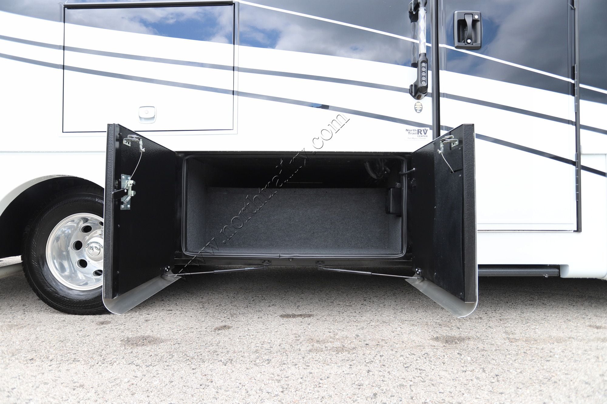 New 2026 Newmar Freedom Aire 2515 Class C  For Sale