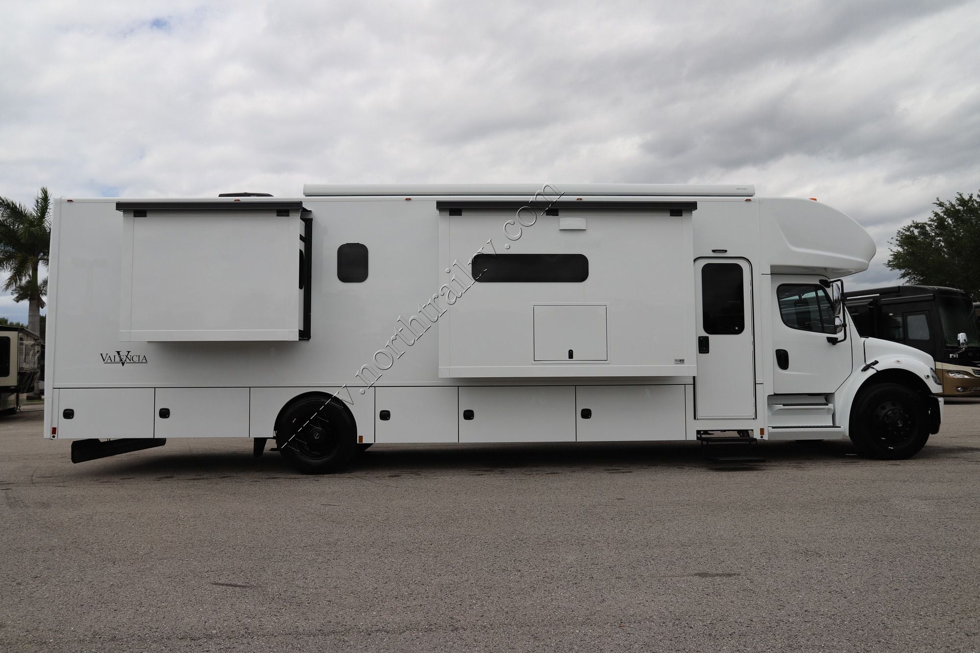 New 2027 Renegade Rv Valencia 39RB Super C  For Sale