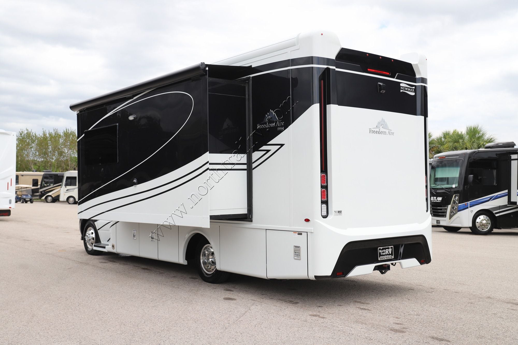 New 2026 Newmar Freedom Aire 2515 Class C  For Sale
