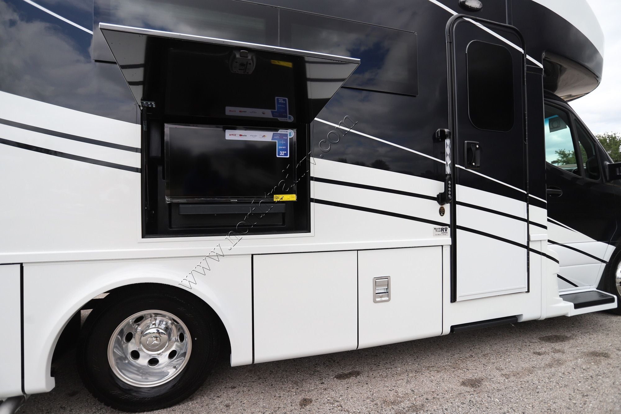 New 2026 Newmar Freedom Aire 2515 Class C  For Sale