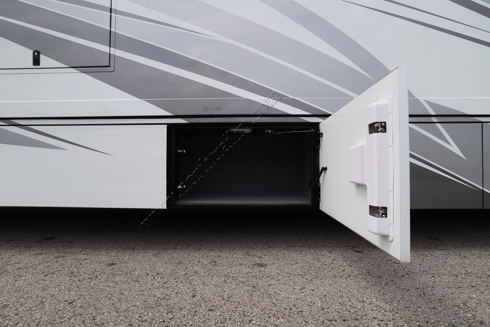 Used 2024 Renegade Rv Verona Le 40LRB Super C  For Sale