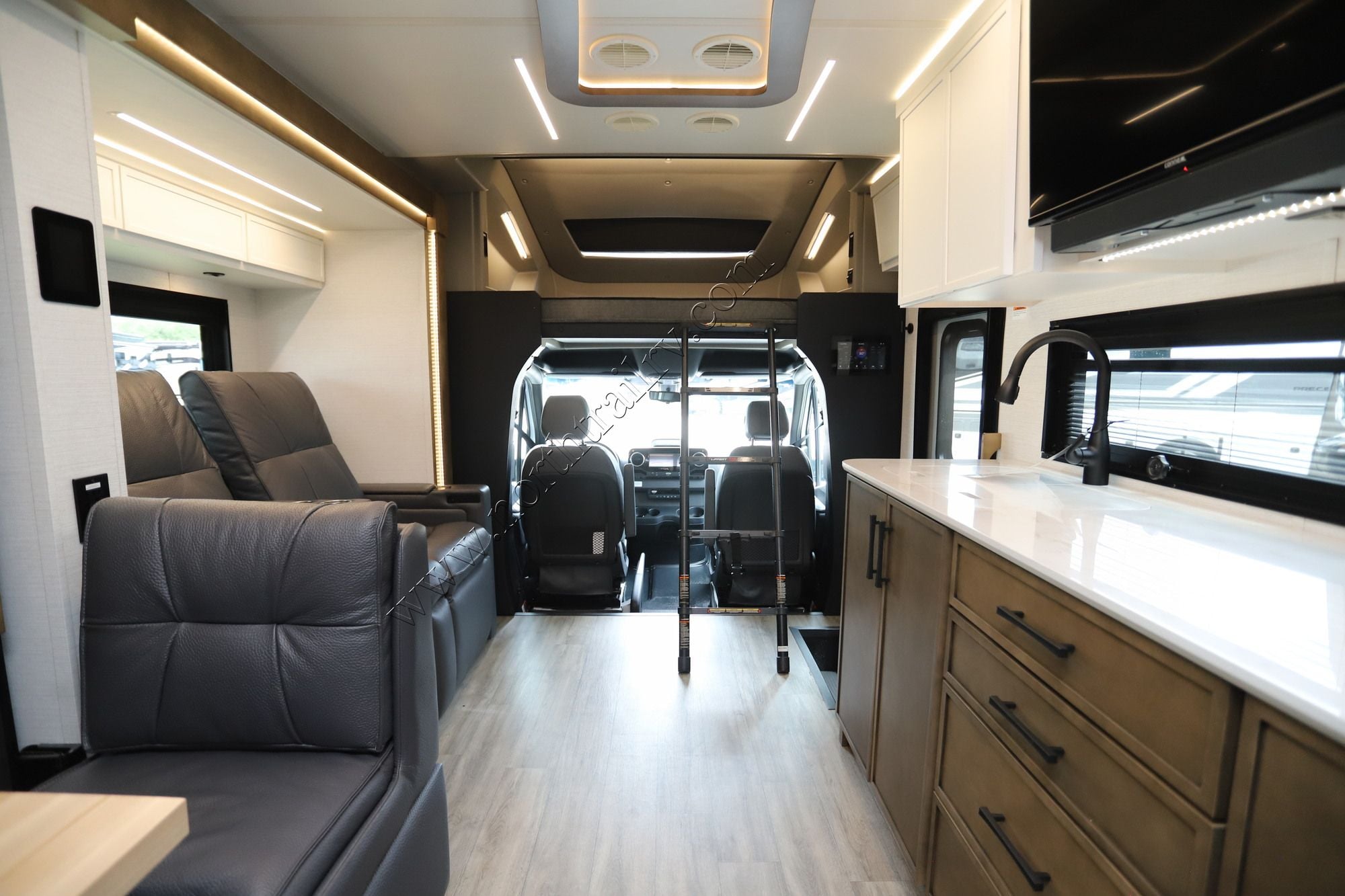 New 2026 Newmar Freedom Aire 2515 Class C  For Sale