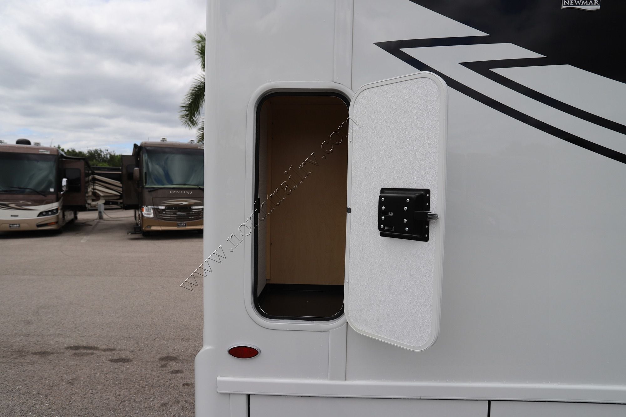 New 2026 Newmar Freedom Aire 2515 Class C  For Sale