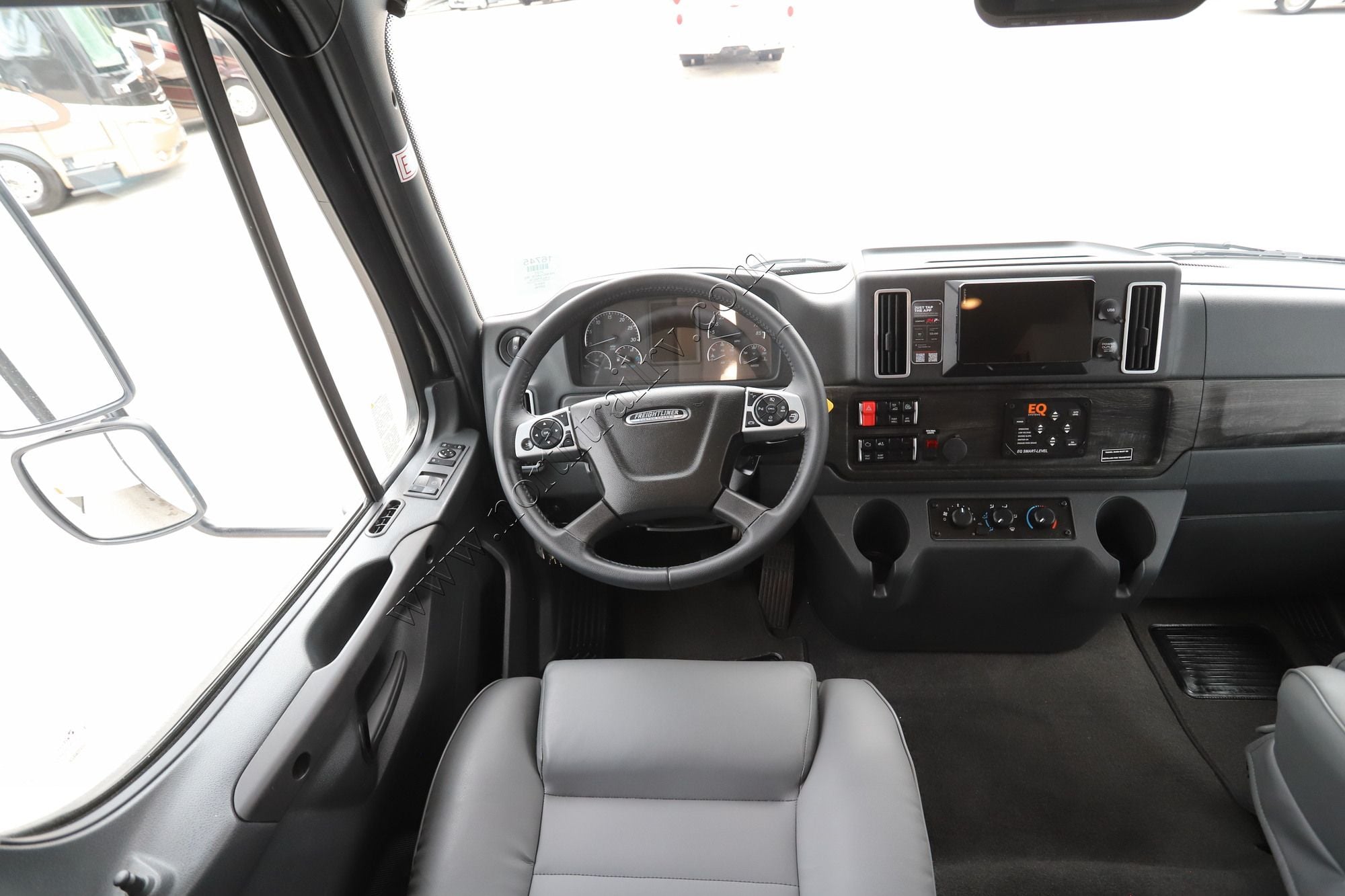 New 2027 Renegade Rv Valencia 39RB Super C  For Sale