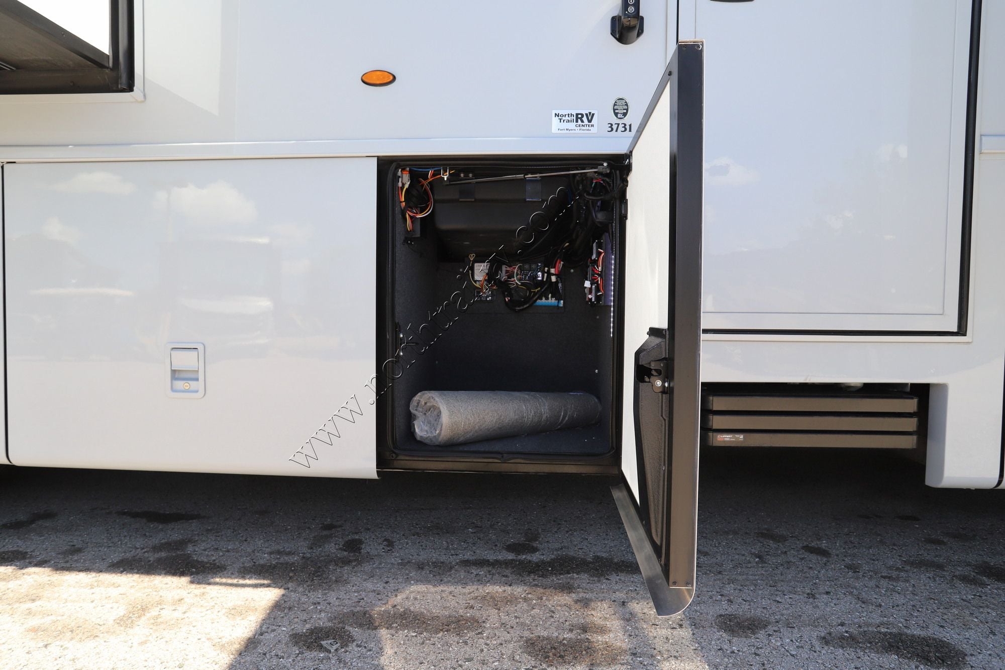New 2027 Newmar Super Star 3731 Super C  For Sale