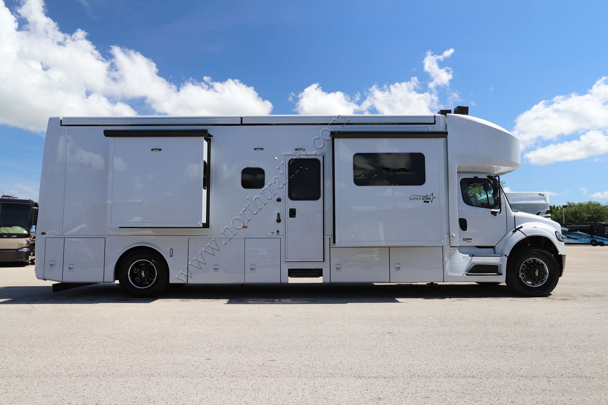 New 2027 Newmar Super Star 3731 Super C  For Sale