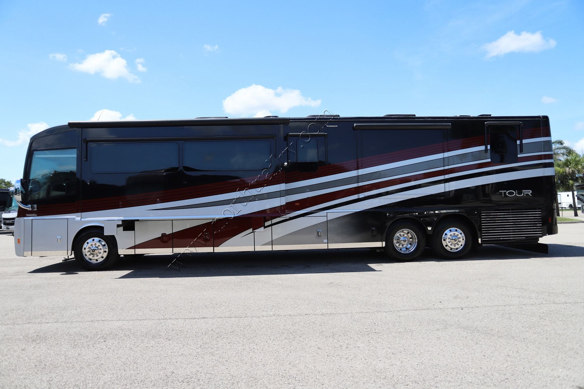Used 2017 Winnebago Tour 45RD Class A  For Sale