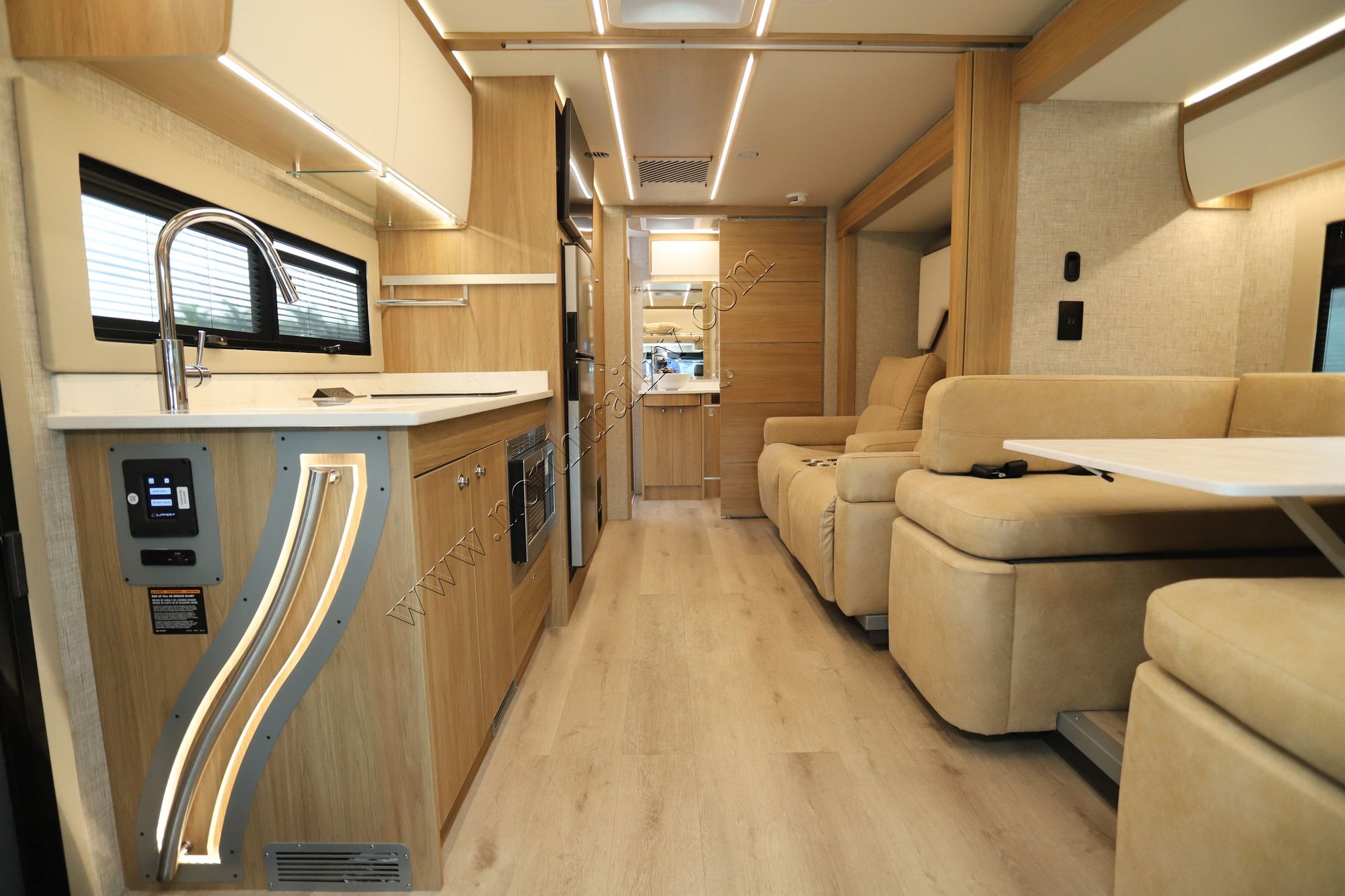 New 2027 Tiffin Motor Homes Wayfarer 25RW Class C  For Sale