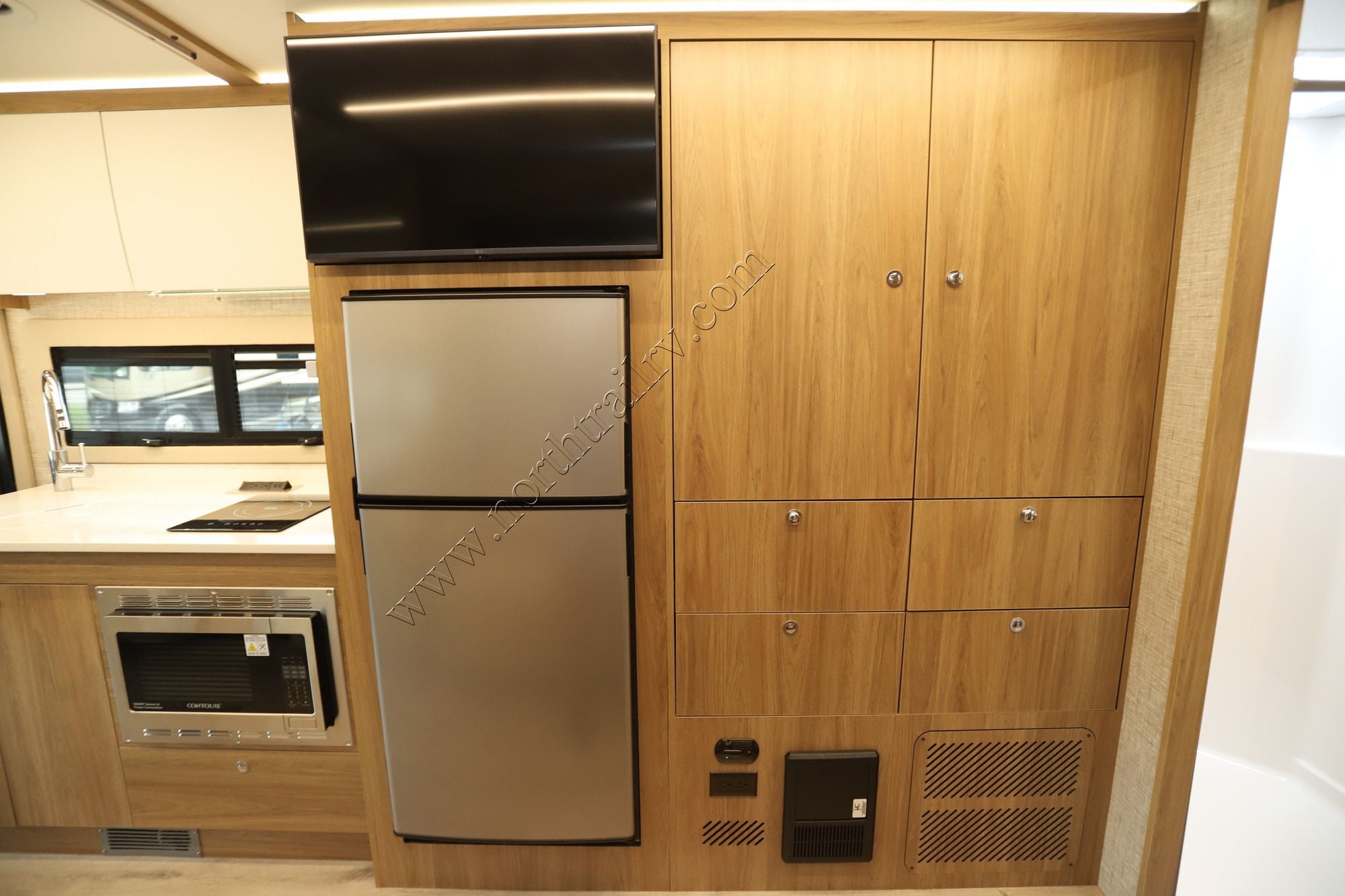New 2027 Tiffin Motor Homes Wayfarer 25RW Class C  For Sale