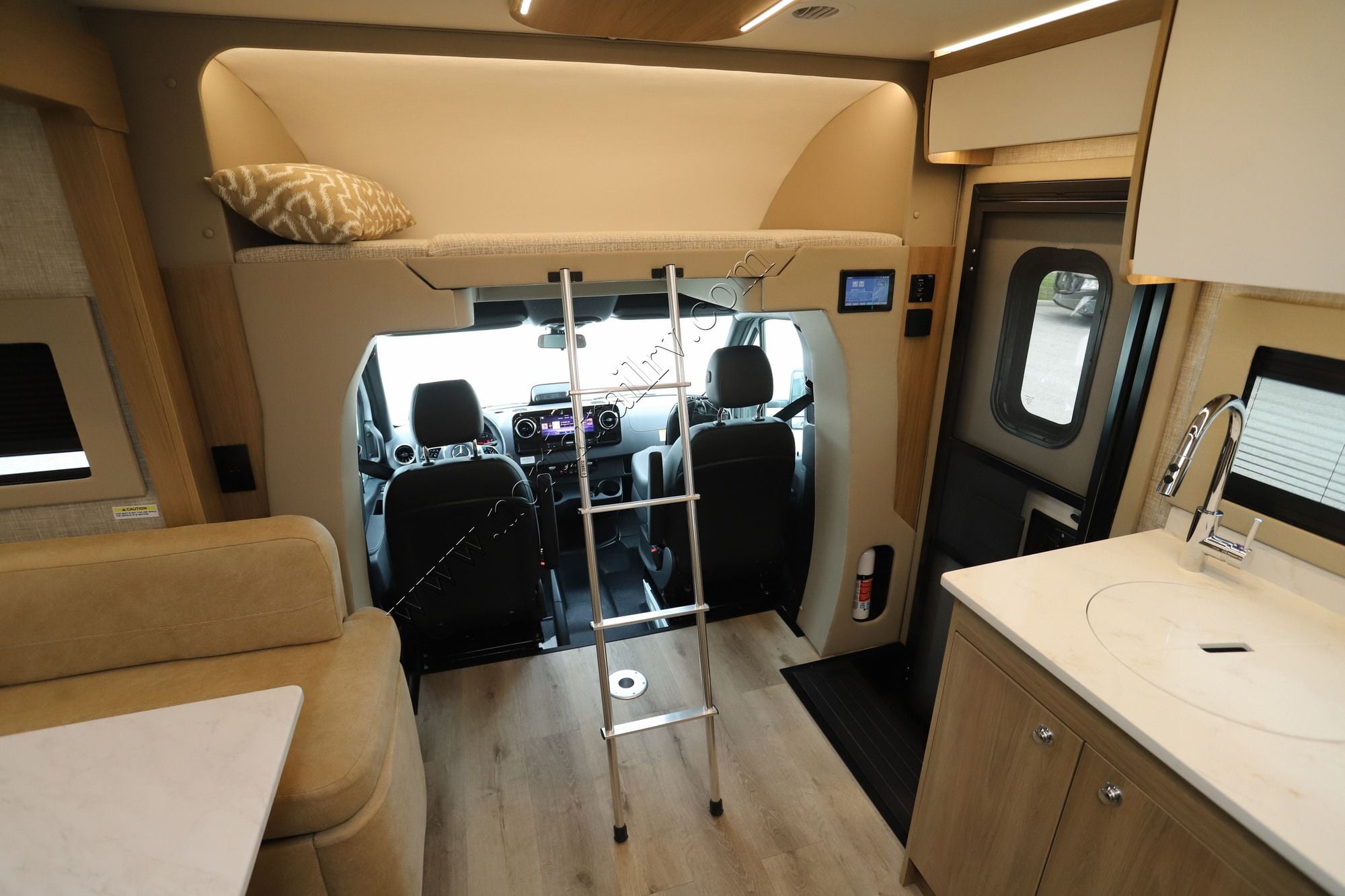 New 2027 Tiffin Motor Homes Wayfarer 25RW Class C  For Sale