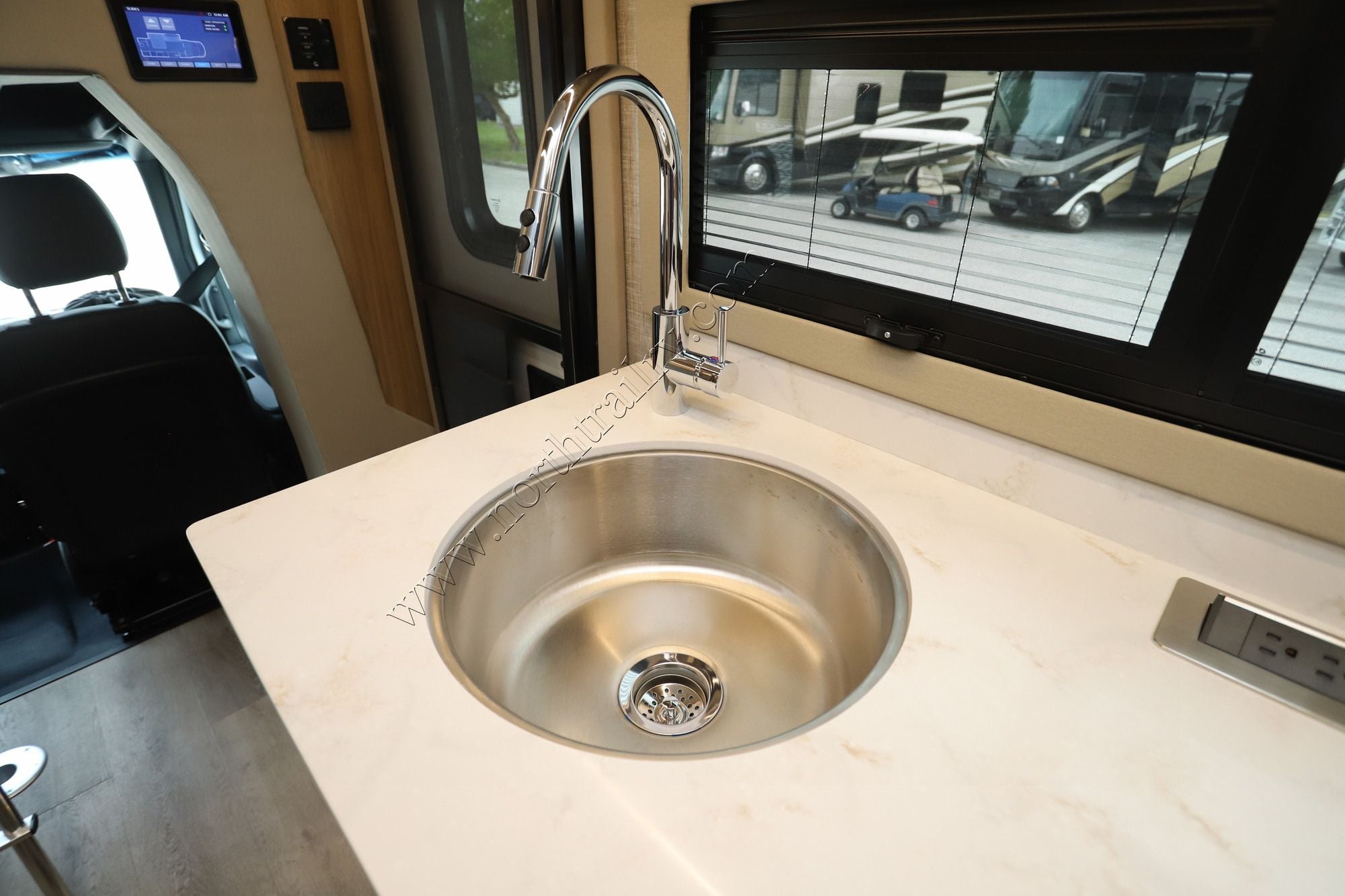 New 2027 Tiffin Motor Homes Wayfarer 25RW Class C  For Sale