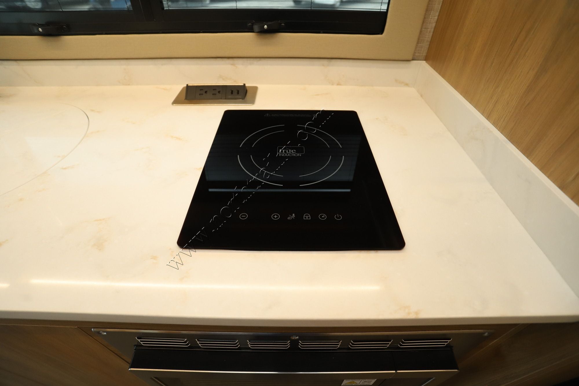 New 2027 Tiffin Motor Homes Wayfarer 25RW Class C  For Sale