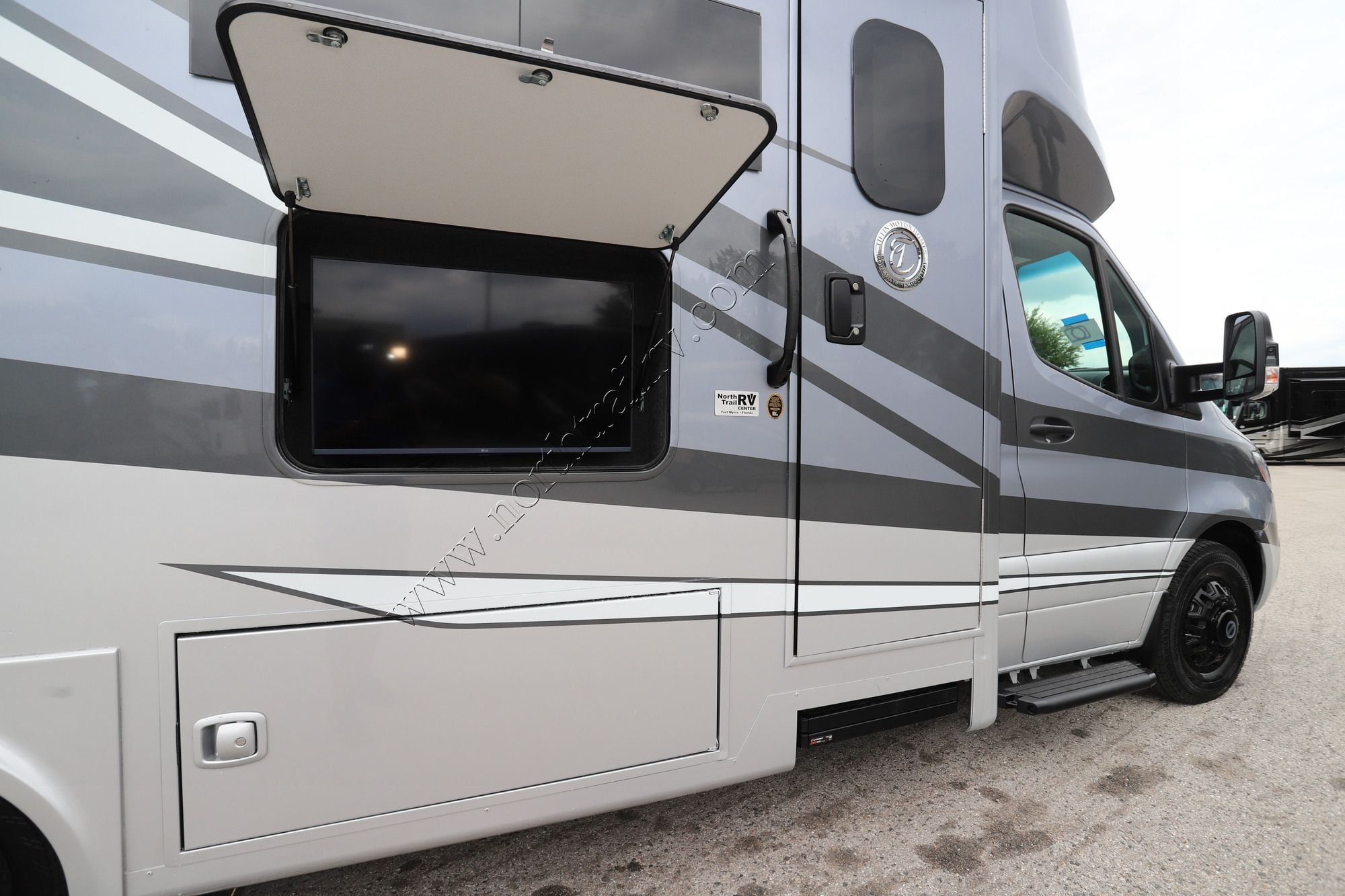 New 2027 Tiffin Motor Homes Wayfarer 25RW Class C  For Sale