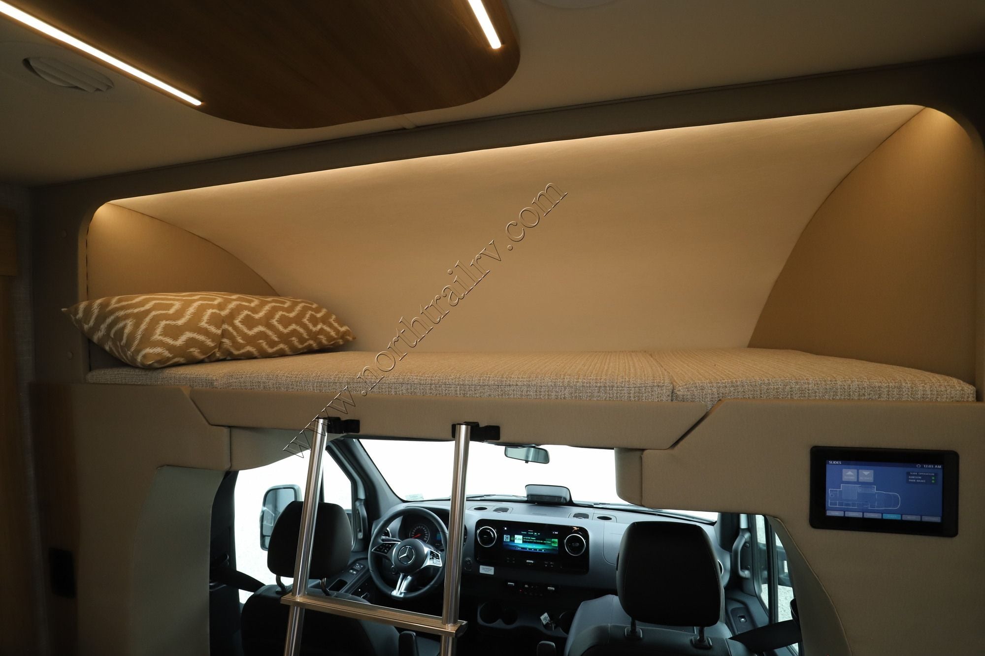 New 2027 Tiffin Motor Homes Wayfarer 25RW Class C  For Sale