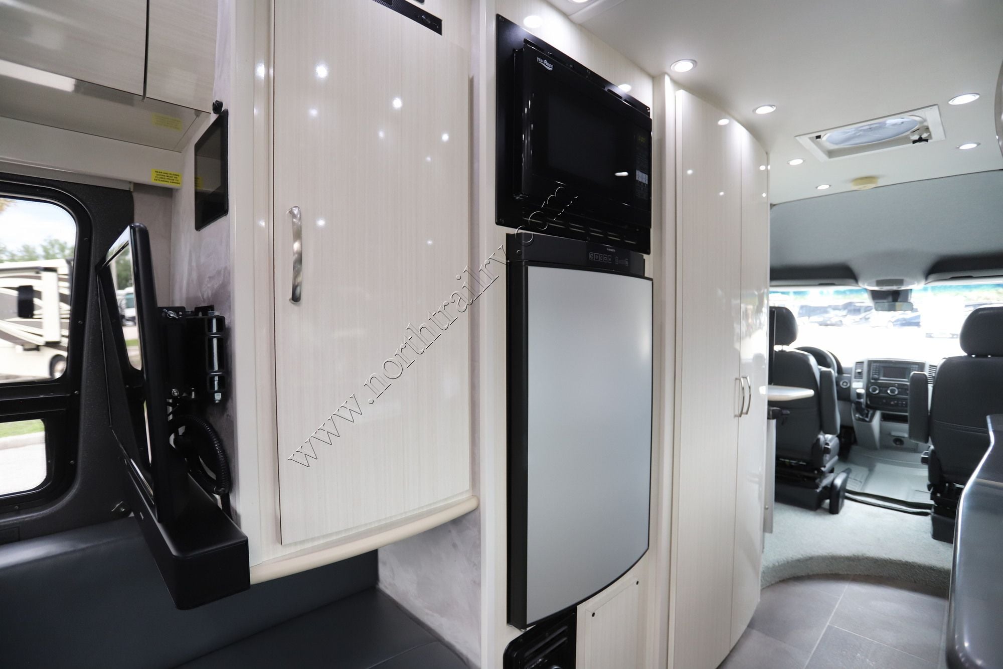 Used 2019 Pleasure-Way Plateau PLATEAU FL Class B  For Sale