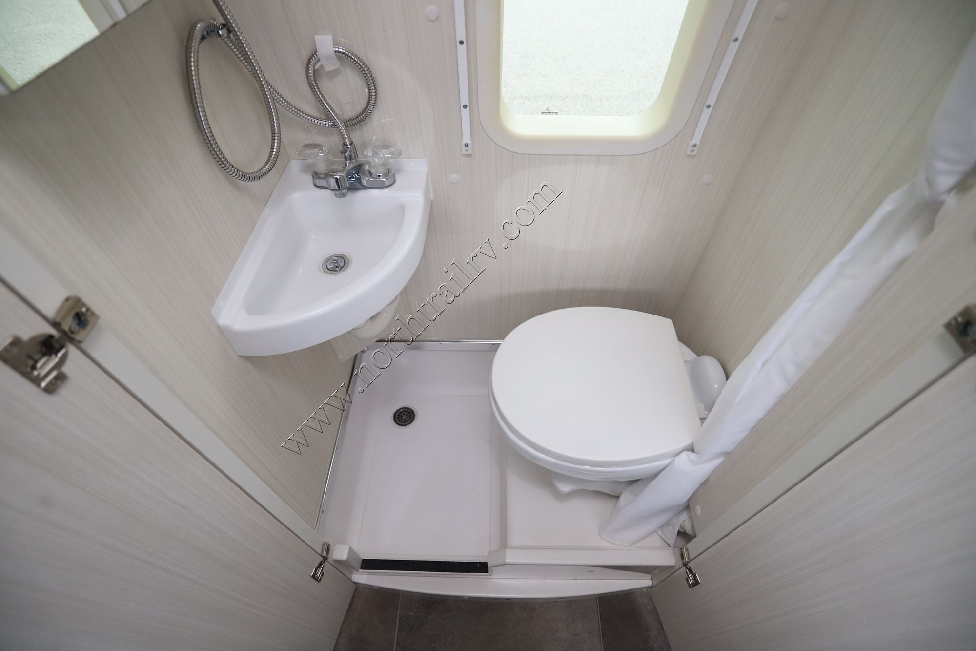 Used 2019 Pleasure-Way Plateau PLATEAU FL Class B  For Sale
