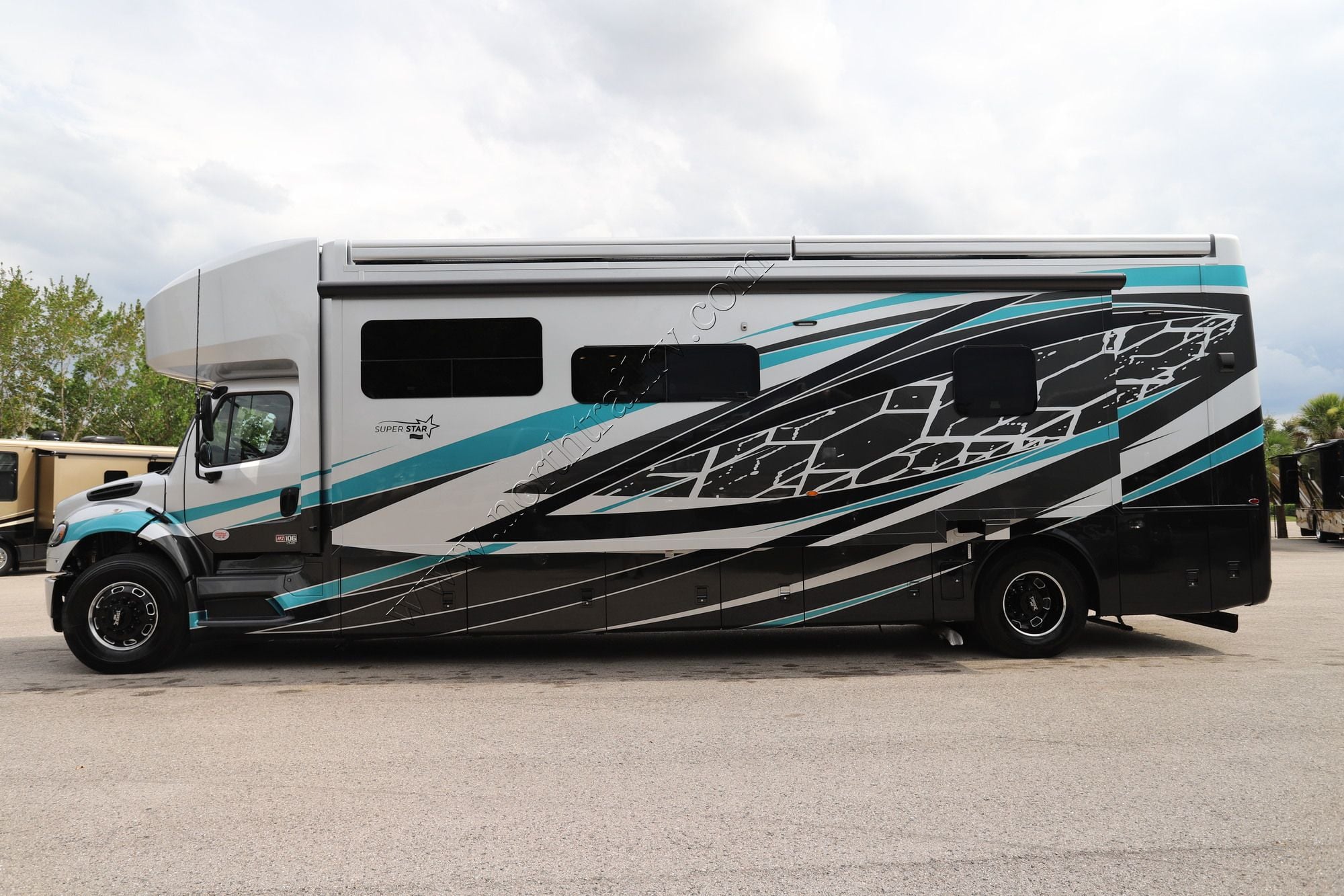New 2027 Newmar Super Star 3731 Super C  For Sale