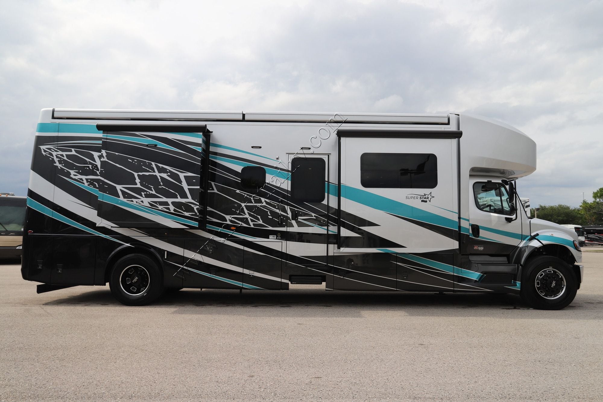 New 2027 Newmar Super Star 3731 Super C  For Sale