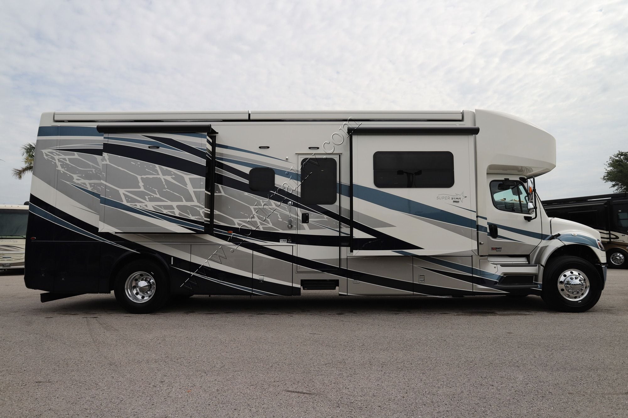 New 2027 Newmar Super Star 3731 Super C  For Sale