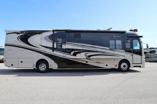 2008 Fleetwood Revolution Le 40R
