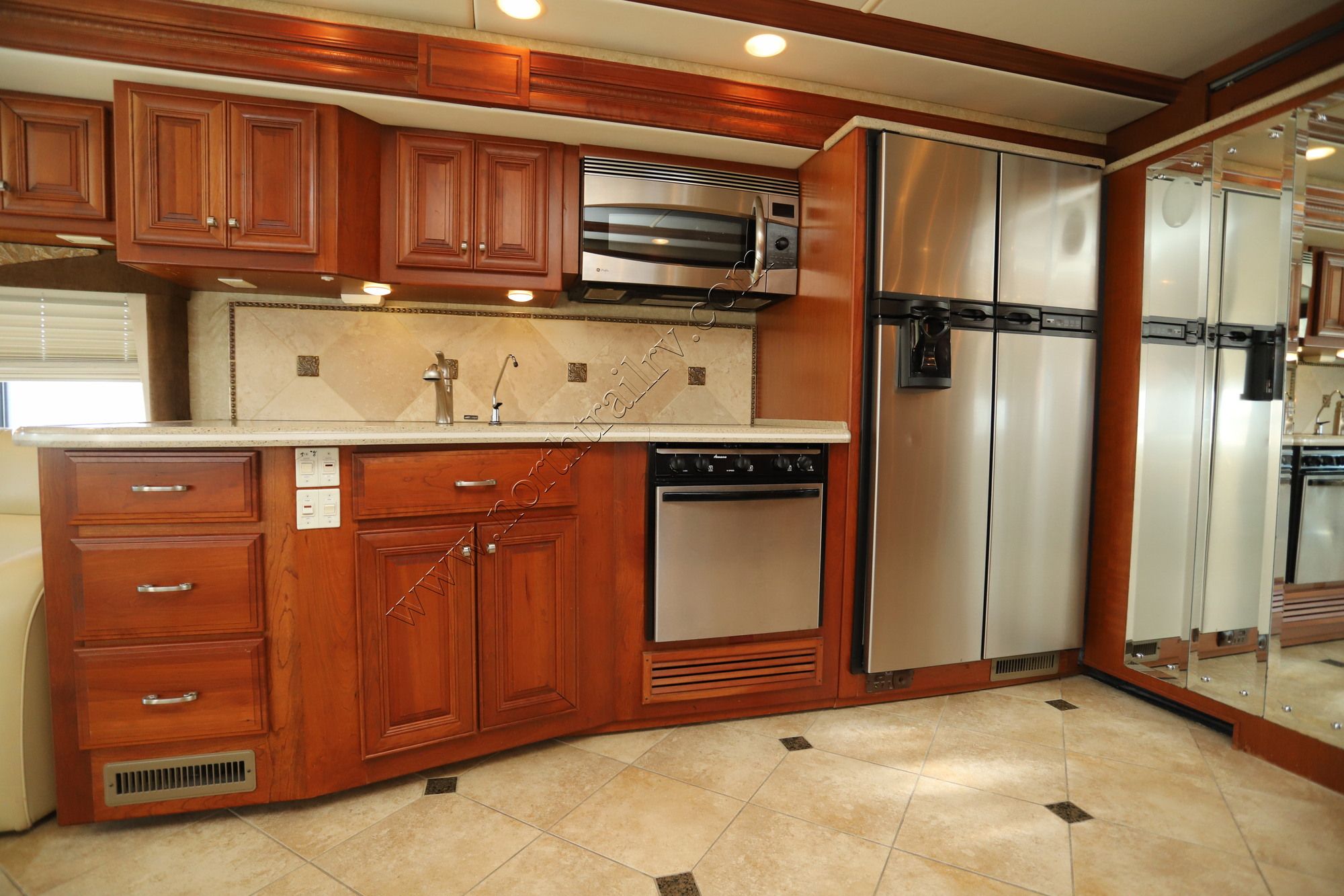 Used 2008 Fleetwood Revolution Le 40R Class A  For Sale