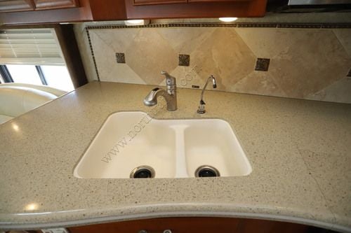 2008 Fleetwood Revolution Le 40R