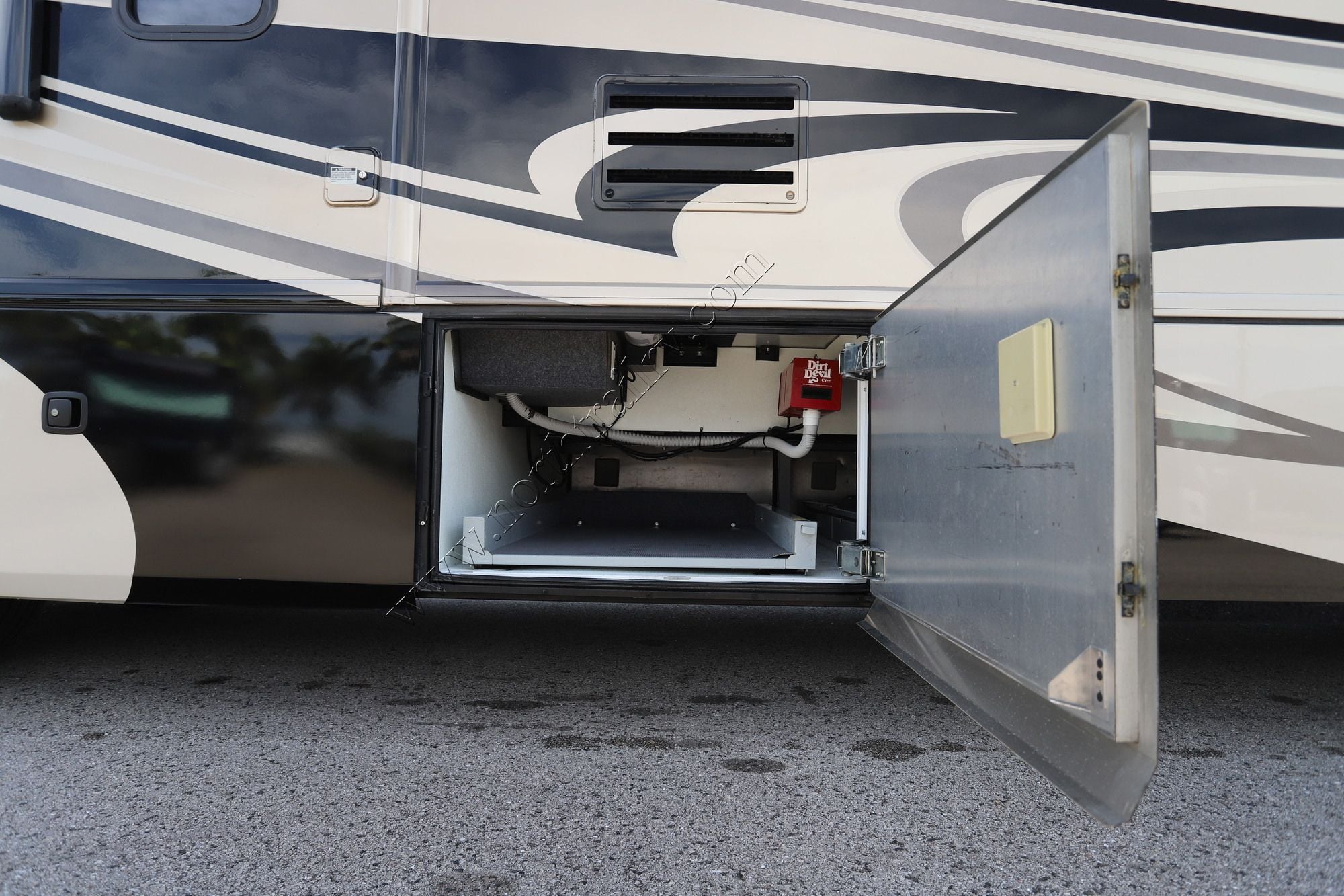 Used 2008 Fleetwood Revolution Le 40R Class A  For Sale