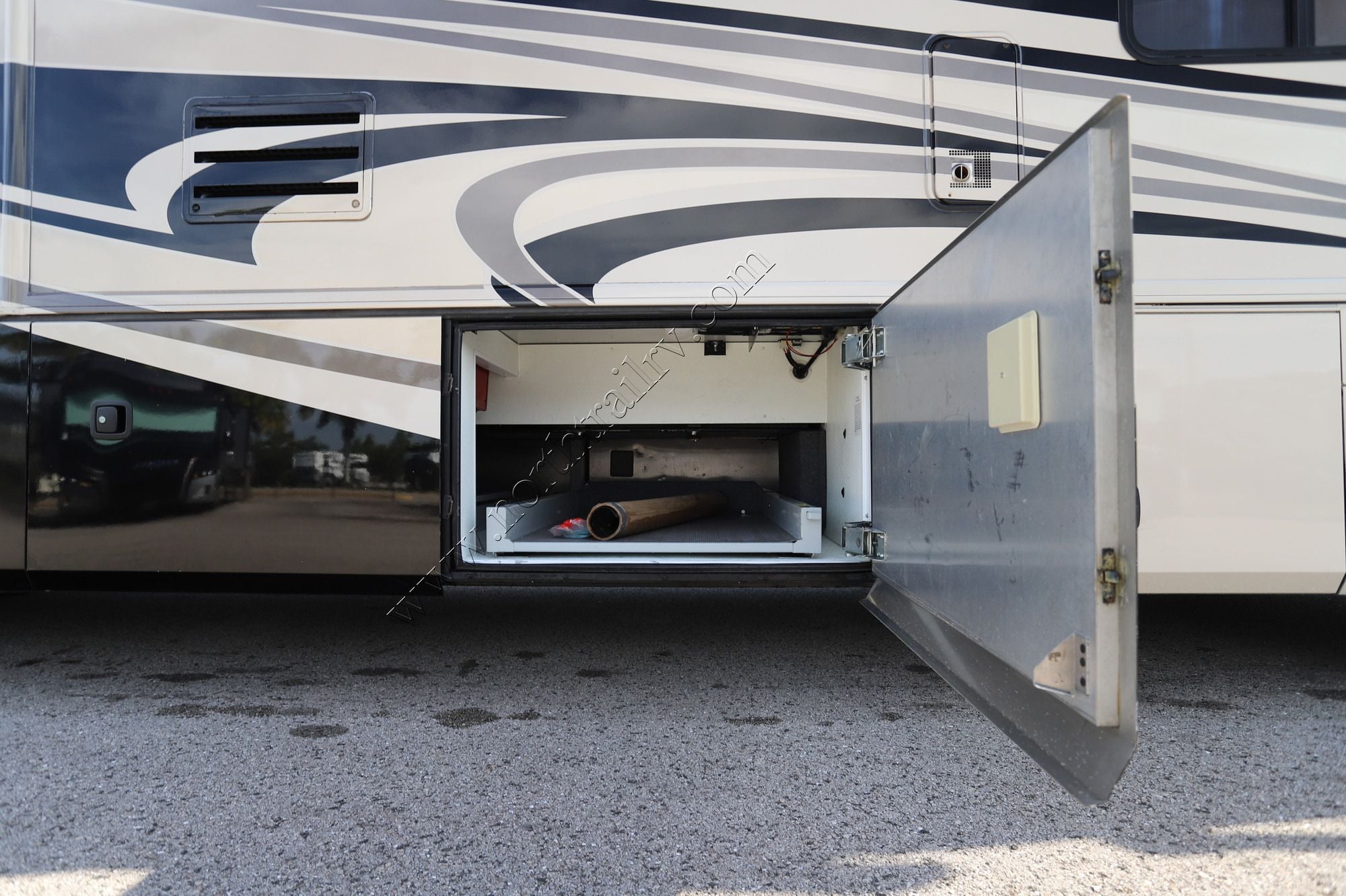 Used 2008 Fleetwood Revolution Le 40R Class A  For Sale